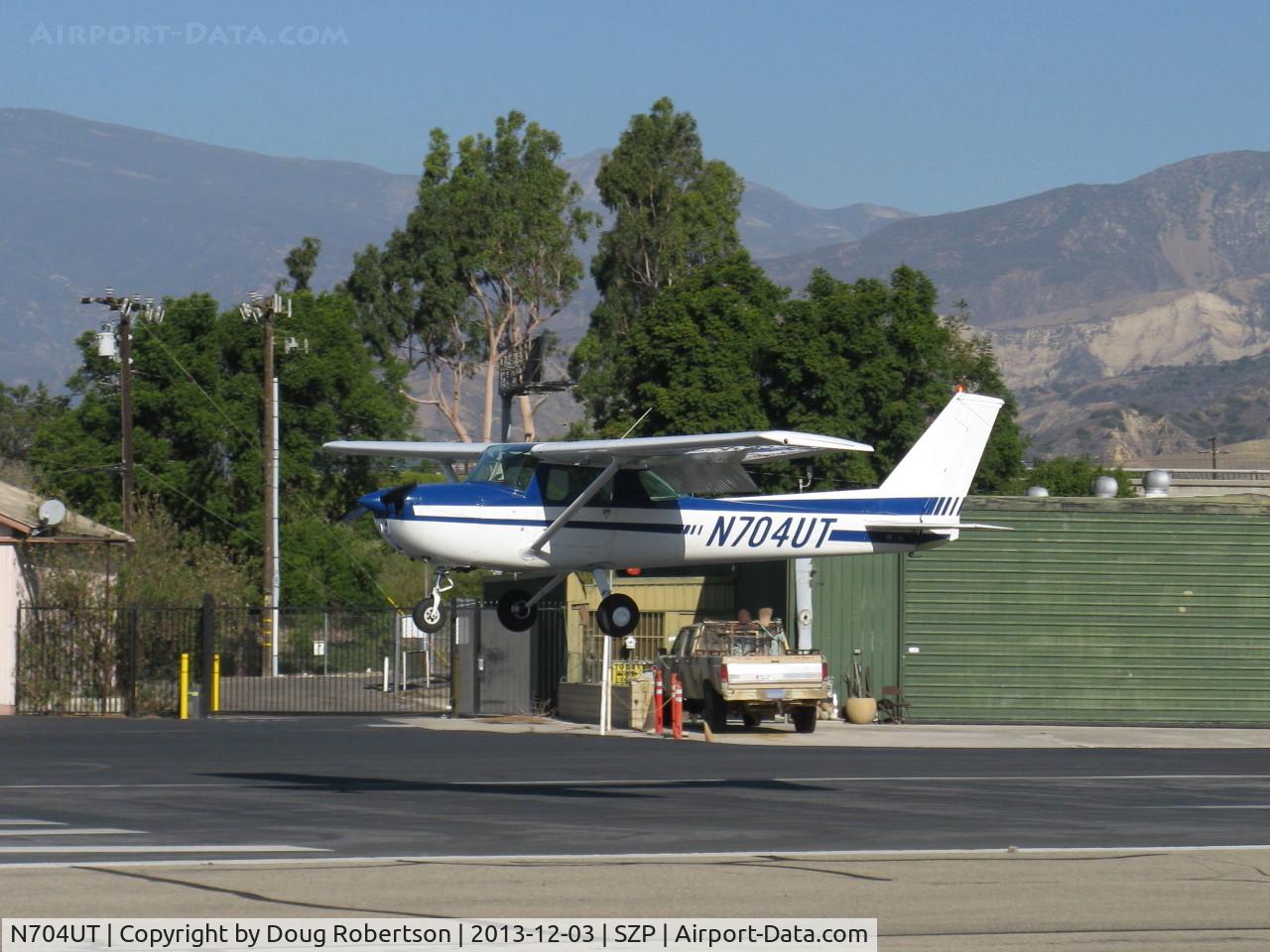 N704UT, 1976 Cessna 150M C/N 15078891, 1976 Cessna 150M, Continental O-200 100 Hp, landing Rwy 22