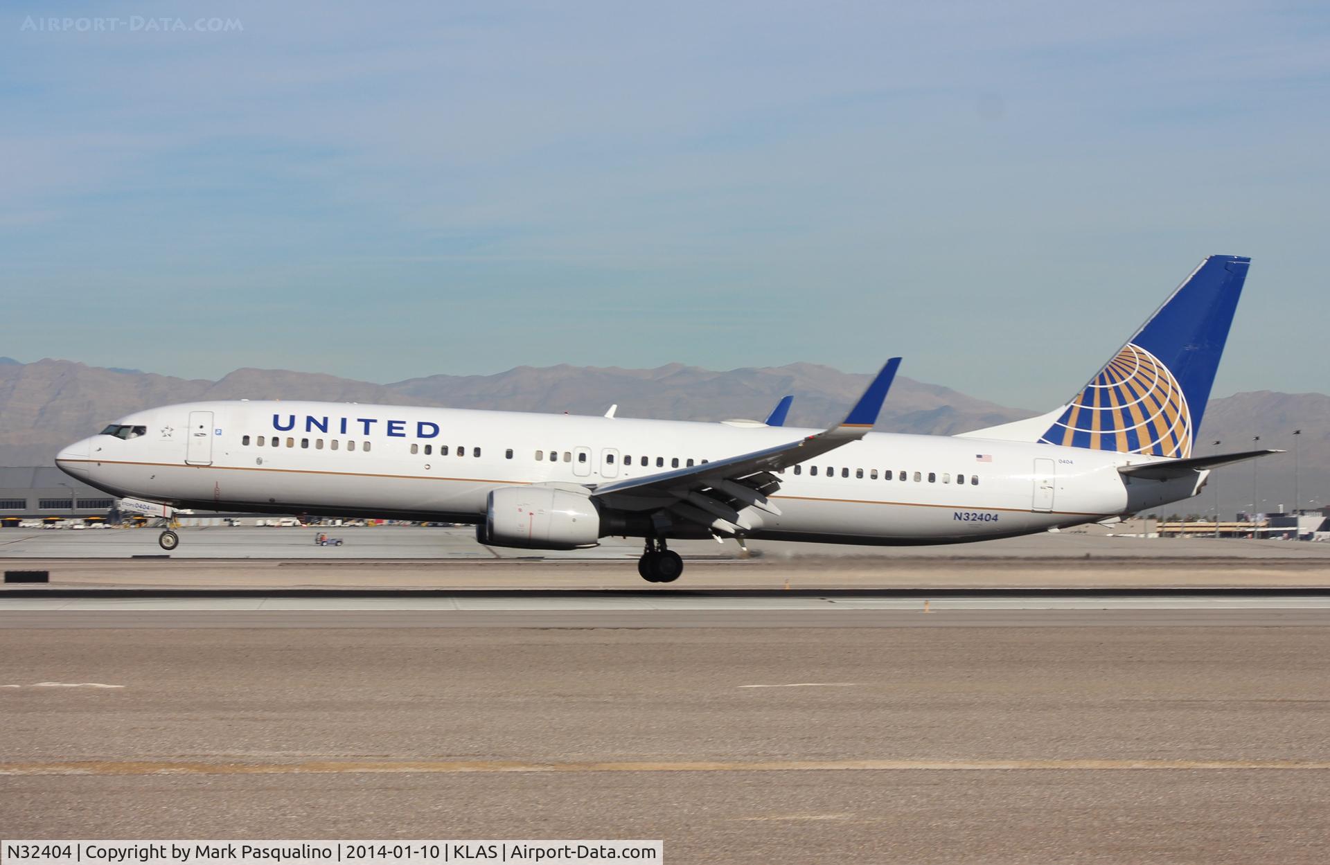 N32404, 2001 Boeing 737-924 C/N 30121, Boeing 737-900