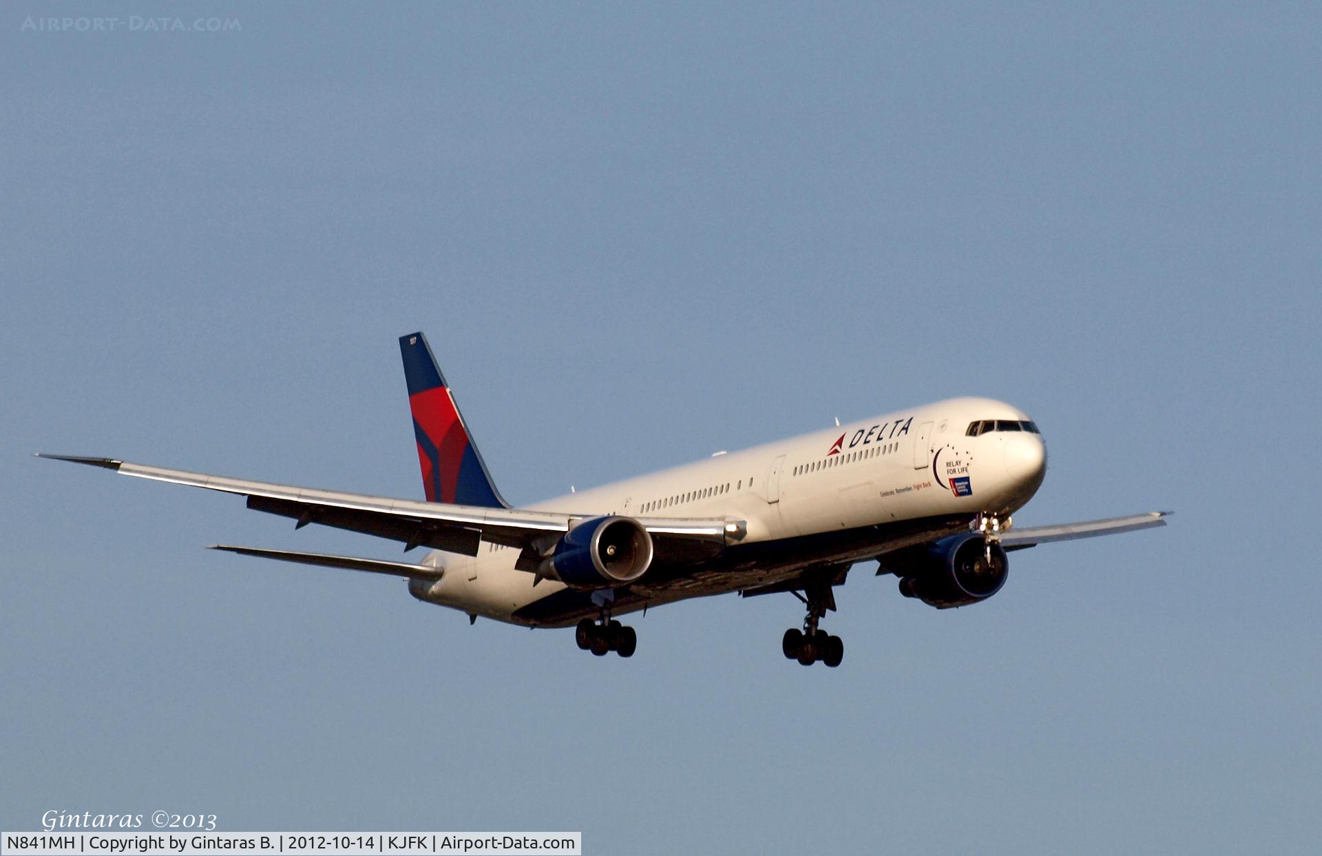 N841MH, 2001 Boeing 767-432/ER C/N 29714, Going To A Landing on 22L, JFK