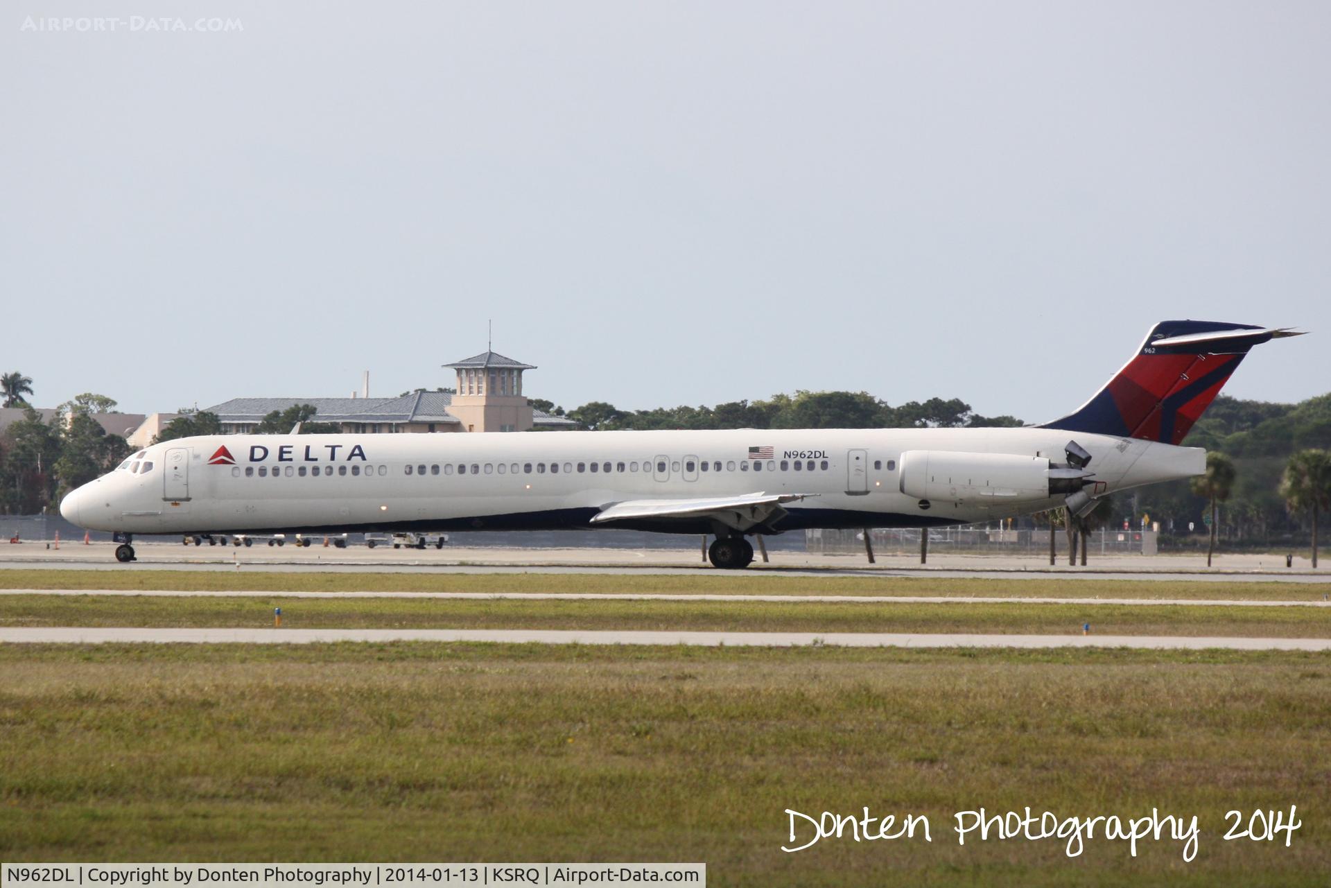 N962DL, 1990 McDonnell Douglas MD-88 C/N 49981, Delta Flight 2298 (N962DL) arrives at Sarasota-Bradenton International Airport following a flight from Hartsfield-Jackson Atlanta International Airport