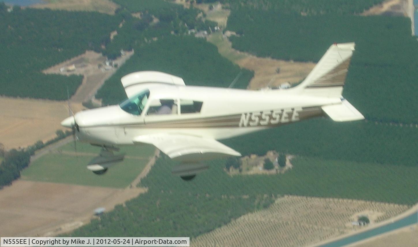 N555EE, 1968 Piper PA-28-140 C/N 28-24888, In a flight of three from the old Castle AFB to Sacramento Executive Airport.