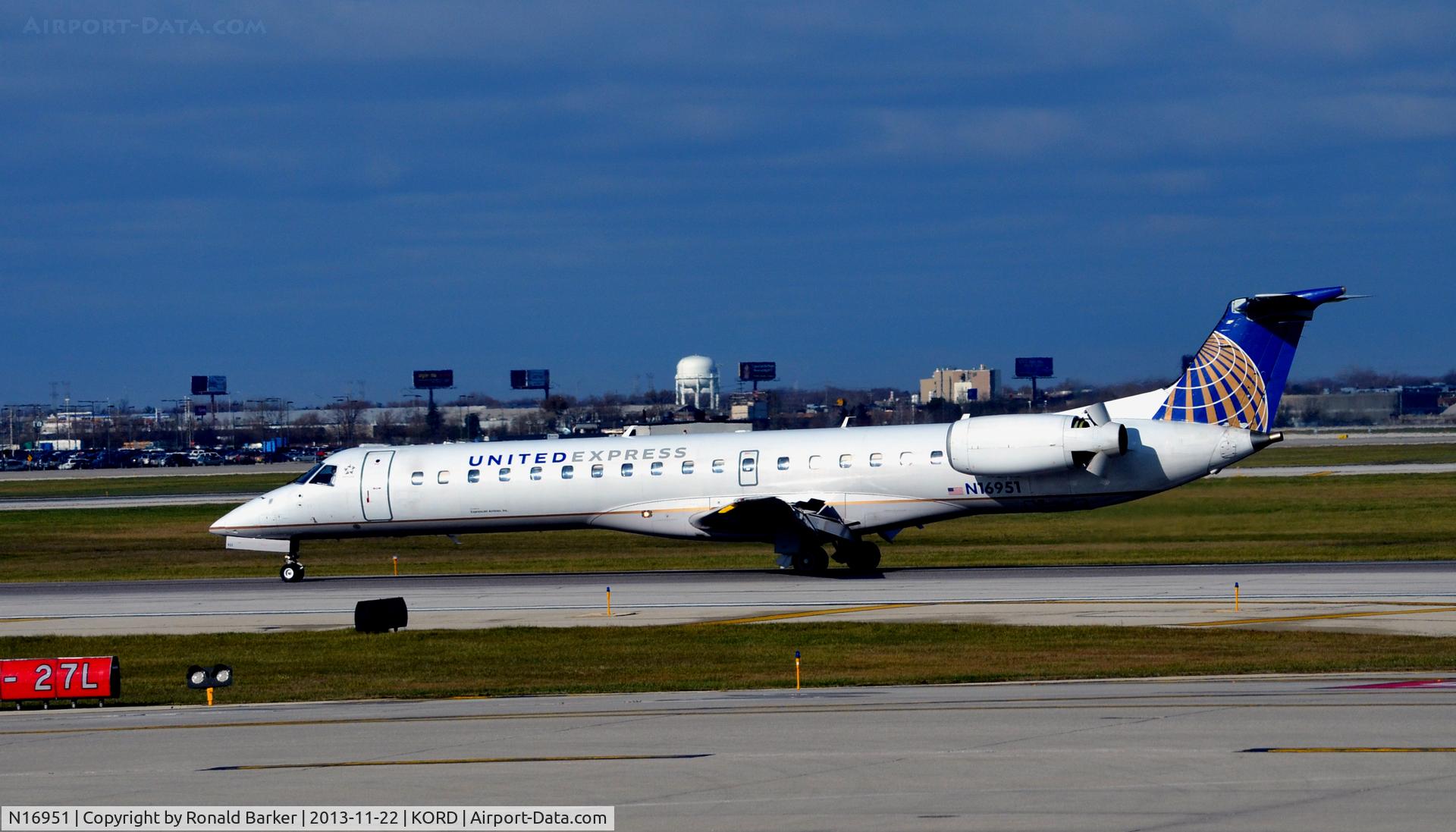 N16951, 1998 Embraer ERJ-145LR (EMB-145LR) C/N 145063, Landing O'Hare check thrust reversers