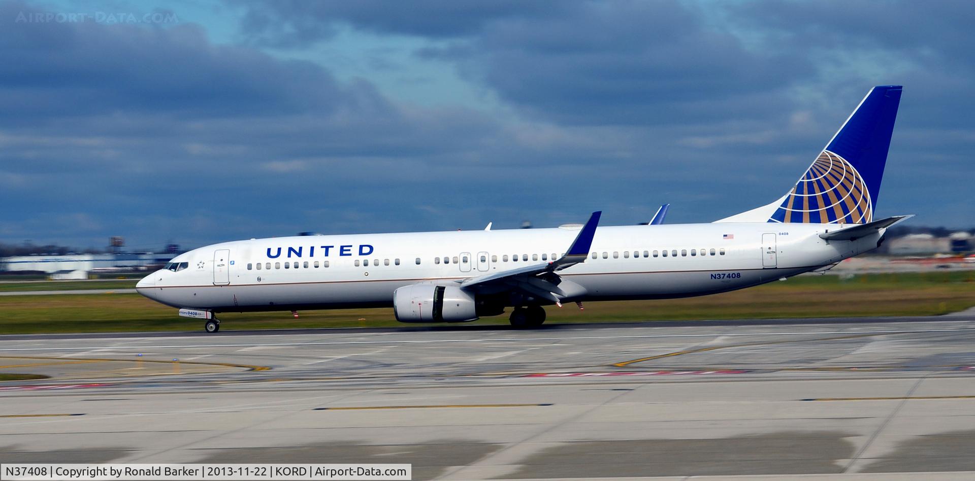 N37408, 2001 Boeing 737-924 C/N 30125, Landing O'Hare