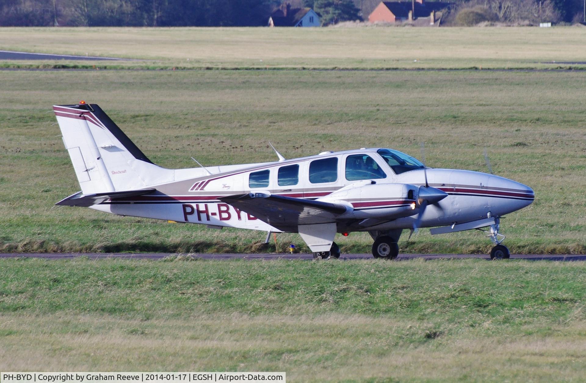 PH-BYD, 1997 Raytheon Aircraft Company 58 C/N TH-1836, About to depart.