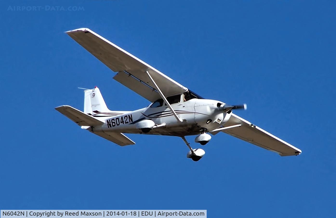 N6042N, 2006 Cessna 172S C/N 172S10228, On final