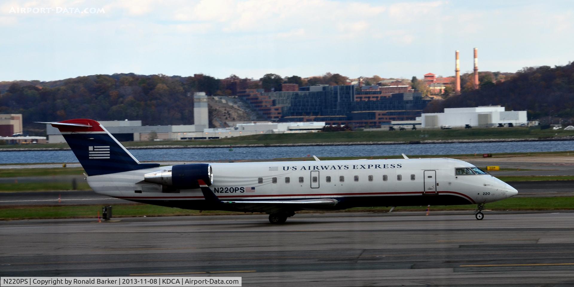 N220PS, Bombardier CRJ-200ER (CL-600-2B19) C/N 7887, Taxi to takeoff National