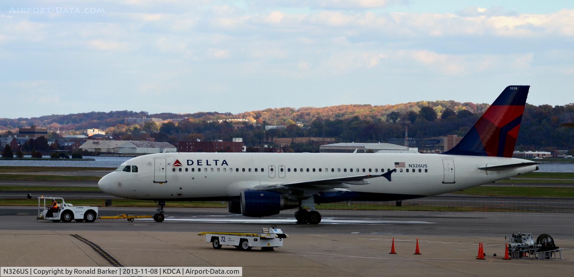 N326US, 1992 Airbus A320-211 C/N 282, Taxi National