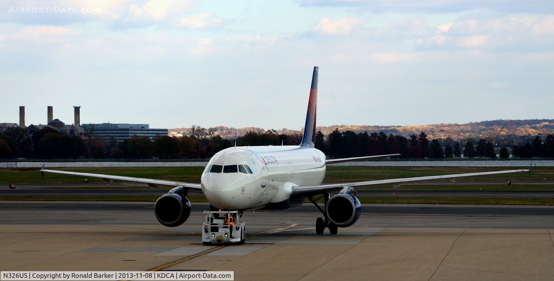 N326US, 1992 Airbus A320-211 C/N 282, Taxi National