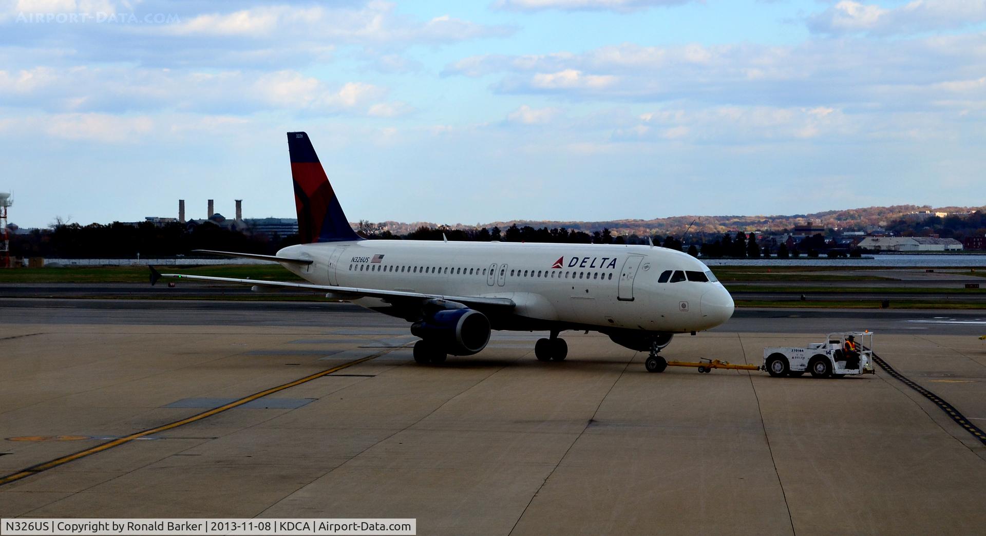 N326US, 1992 Airbus A320-211 C/N 282, Taxi National