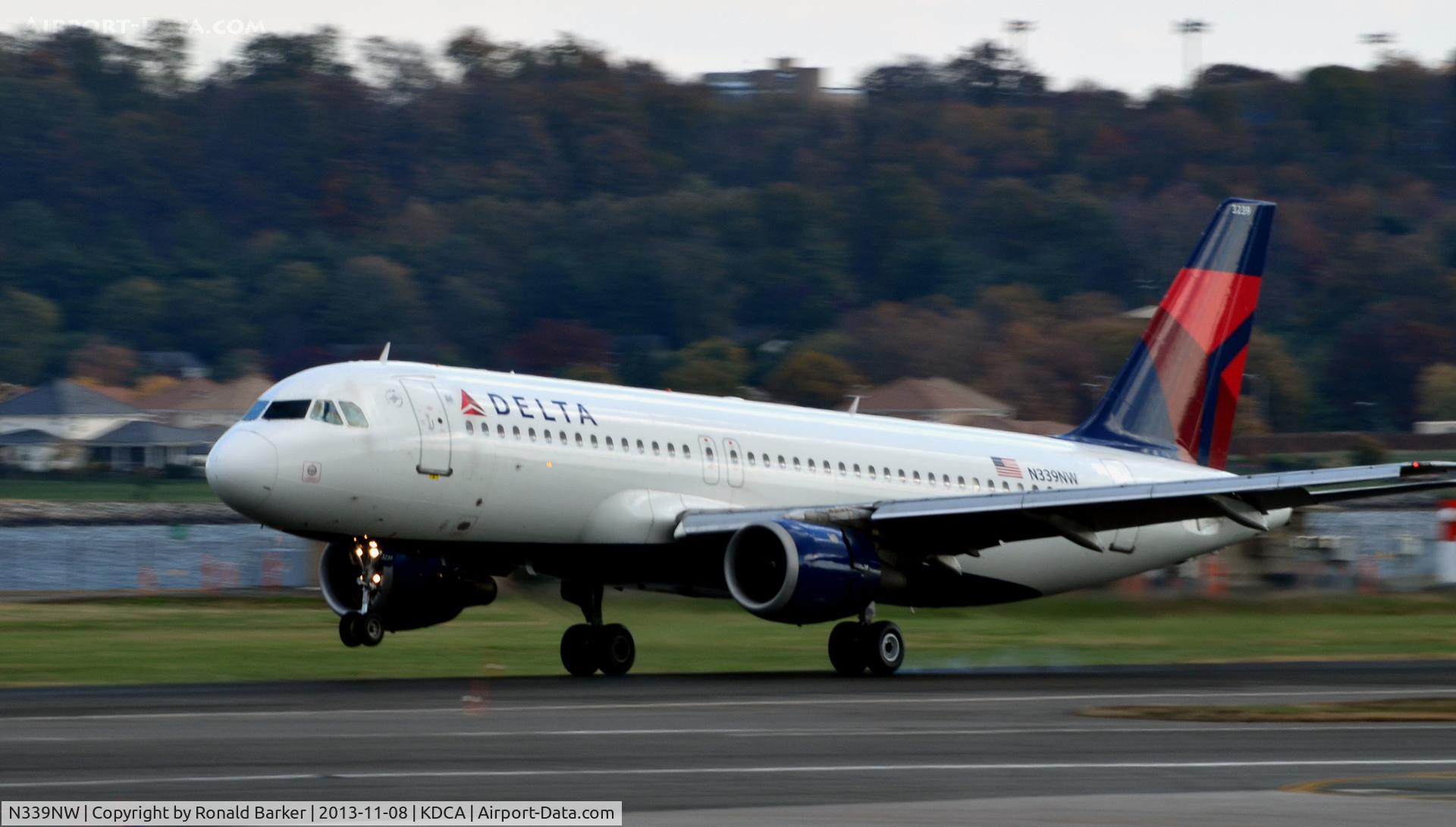 N339NW, 1992 Airbus A320-212 C/N 367, Landing National