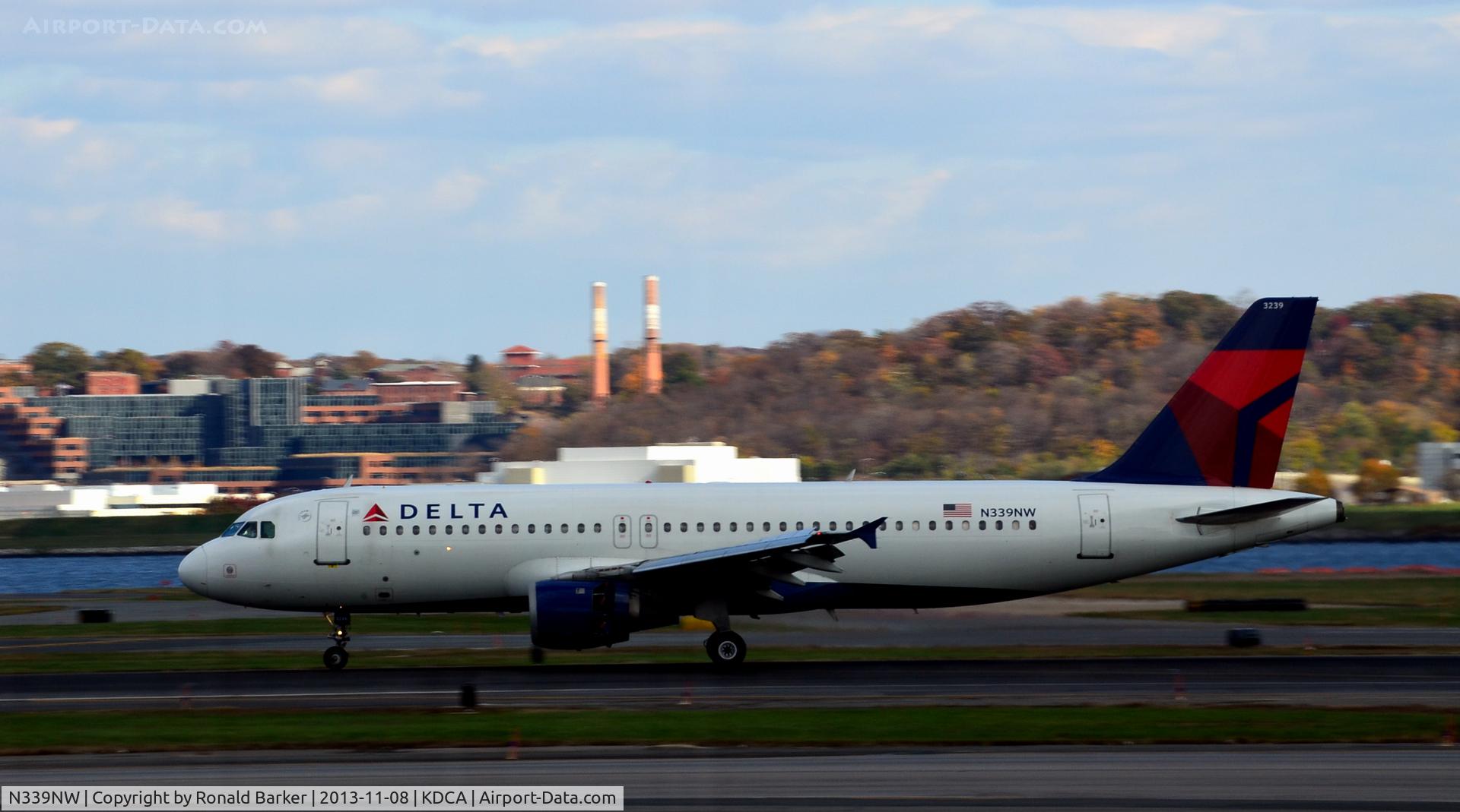 N339NW, 1992 Airbus A320-212 C/N 367, Landing roll National