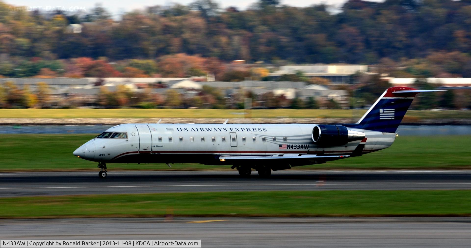 N433AW, 1999 Canadair CRJ-200LR (CL-600-2B19) C/N 7289, Landing roll National