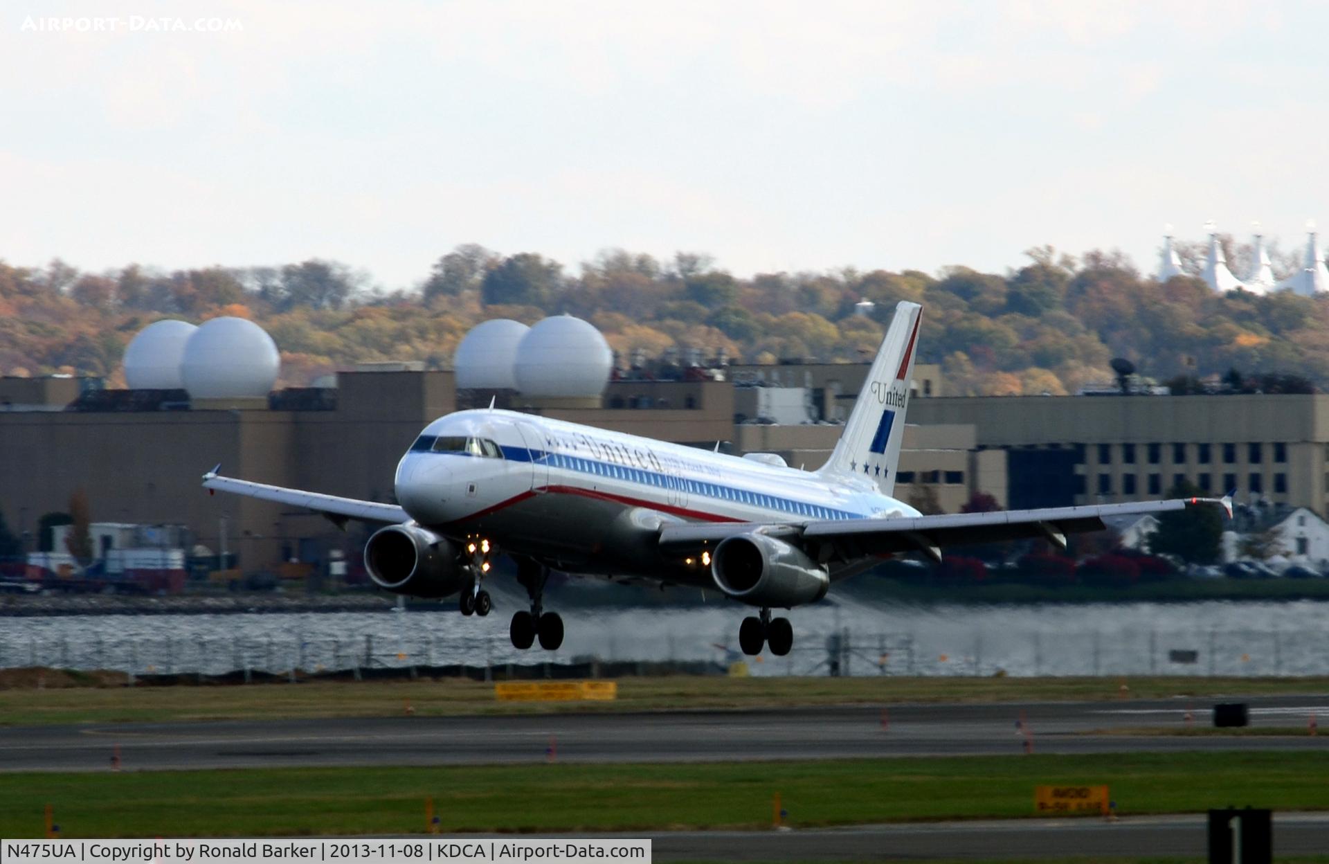 N475UA, 2001 Airbus A320-232 C/N 1495, Landing National
