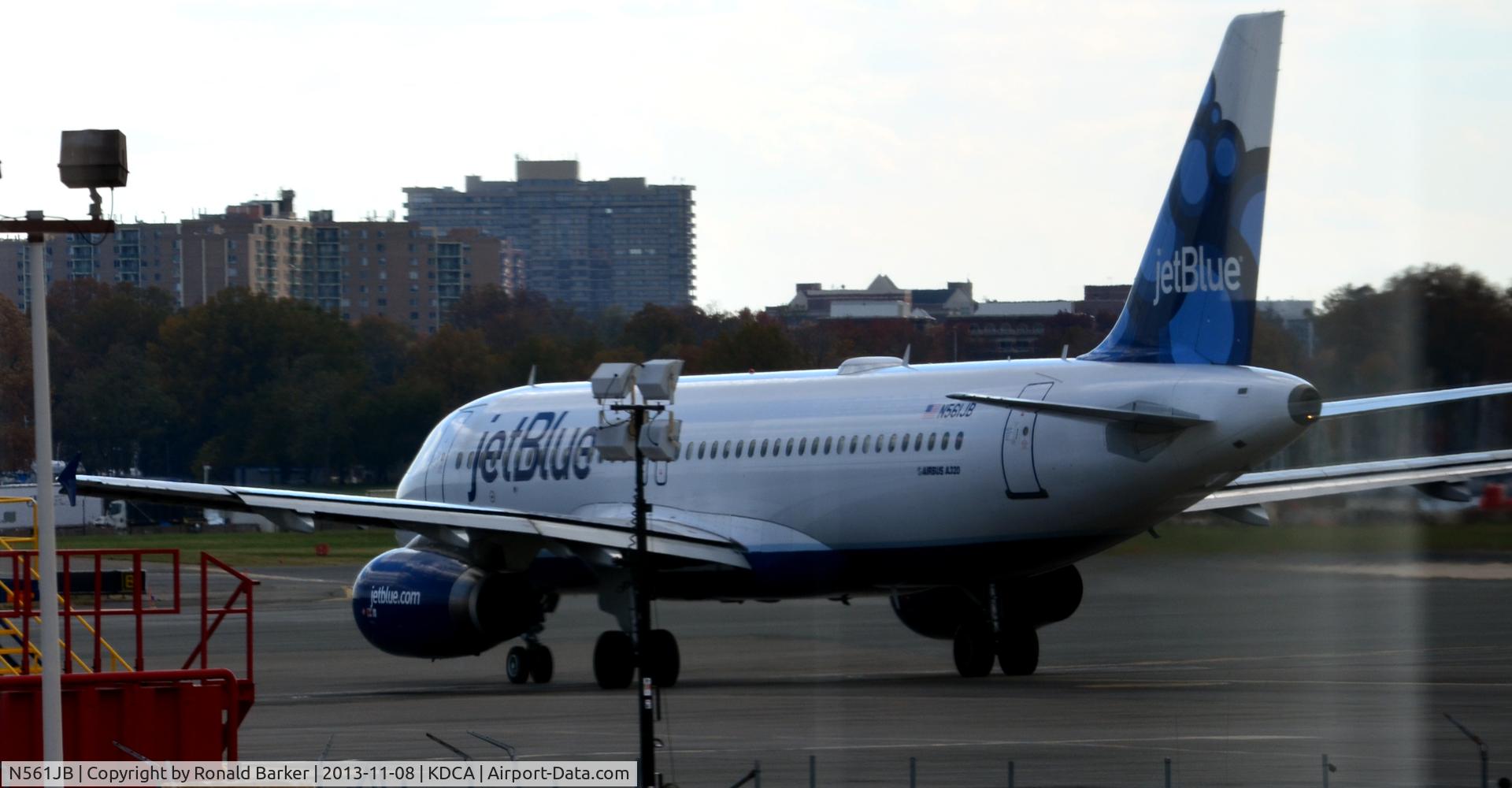 N561JB, 2003 Airbus A320-232 C/N 1927, La Vie en Blue taxi National