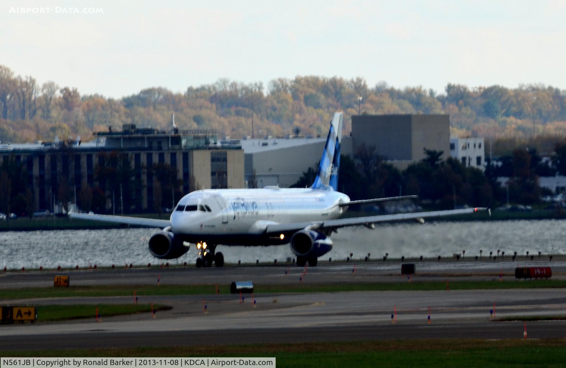 N561JB, 2003 Airbus A320-232 C/N 1927, Takeoff National