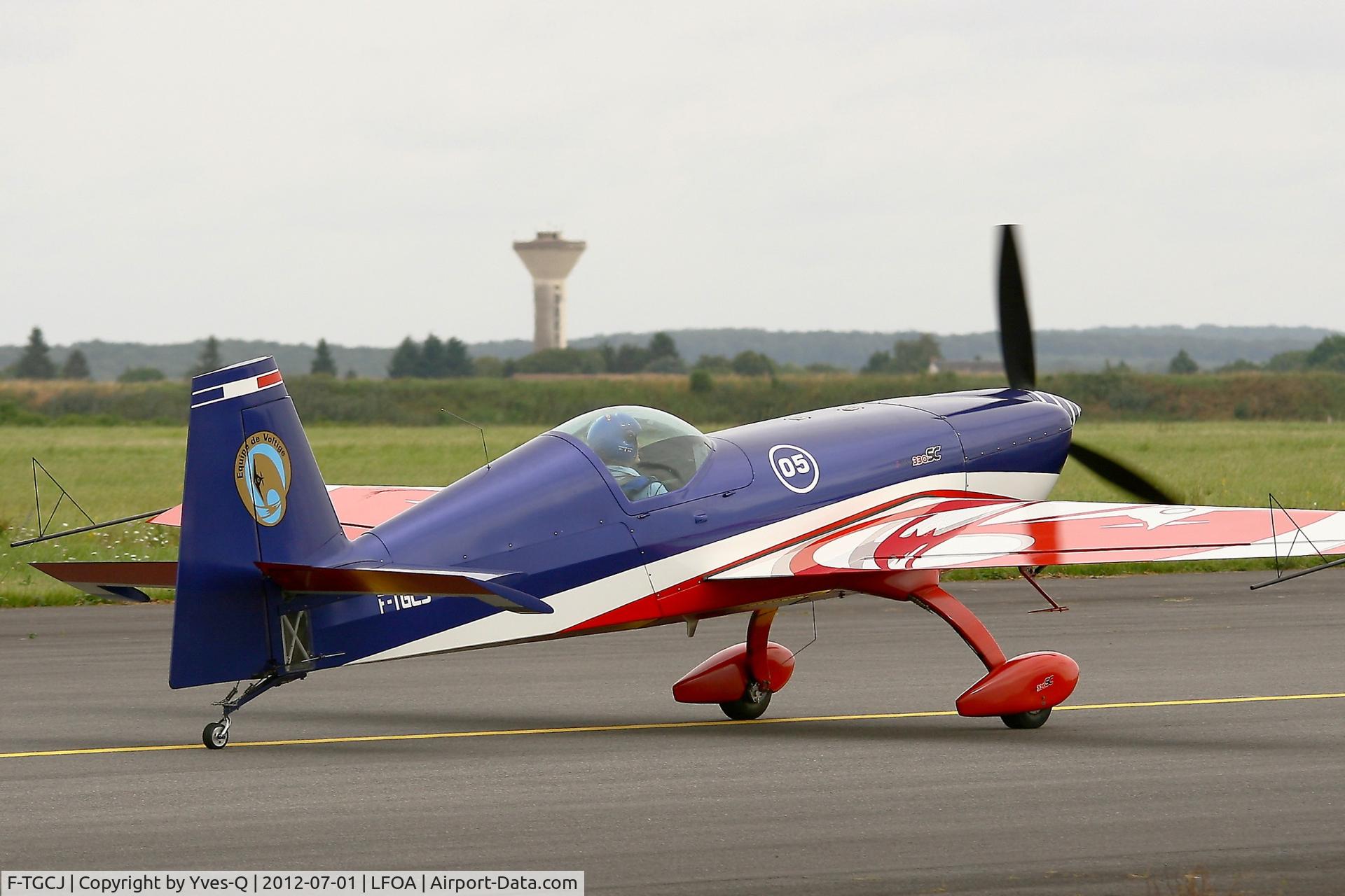 F-TGCJ, Extra EA-330SC C/N 05, Extra EA-330SC, Taxiing after solo display, Avord Air Base 702 (LFOA) Open day in june 2012