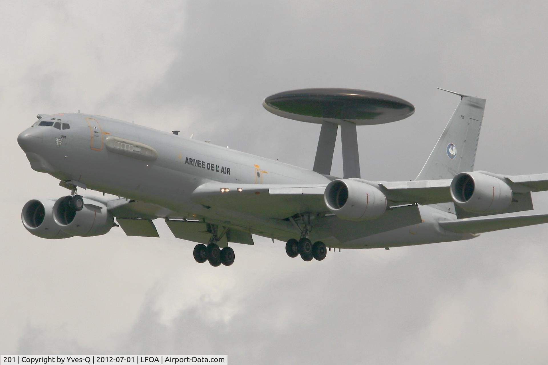 201, 1990 Boeing E-3F Sentry C/N 24115, French Air Force Boing E-3F SDCA,  Take off Rwy 24, Avord Air Base 702 (LFOA)  Air Show in june 2012