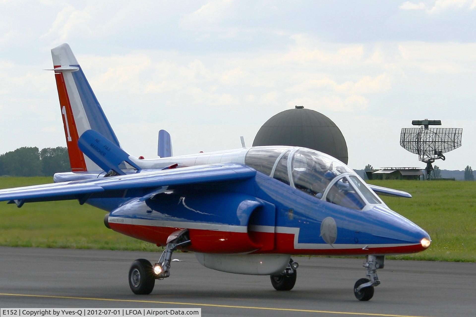 E152, Dassault-Dornier Alpha Jet E C/N E152, Dassault Dornier Alphajet (F-UHRT), Athos 01 Leader of Patrouille de France 2012, Avord Air Base 702 (LFOA) Open day