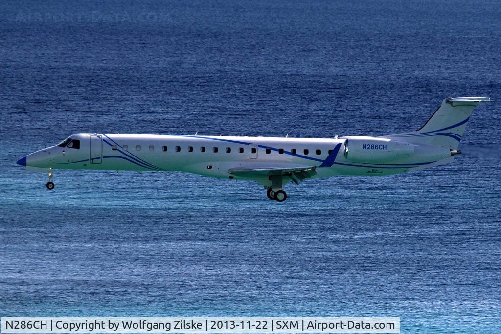 N286CH, 1997 Boeing 737-36Q C/N 28664, From the Sonesta Hotel