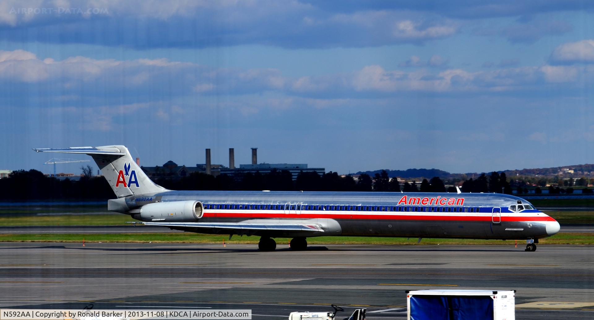N592AA, 1991 McDonnell Douglas MD-83 (DC-9-83) C/N 53255, Taxi National