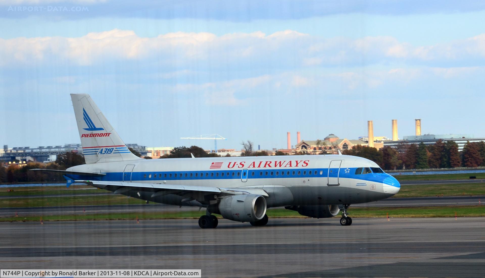 N744P, 2000 Airbus A319-112 C/N 1287, Taxi for takeoff National
