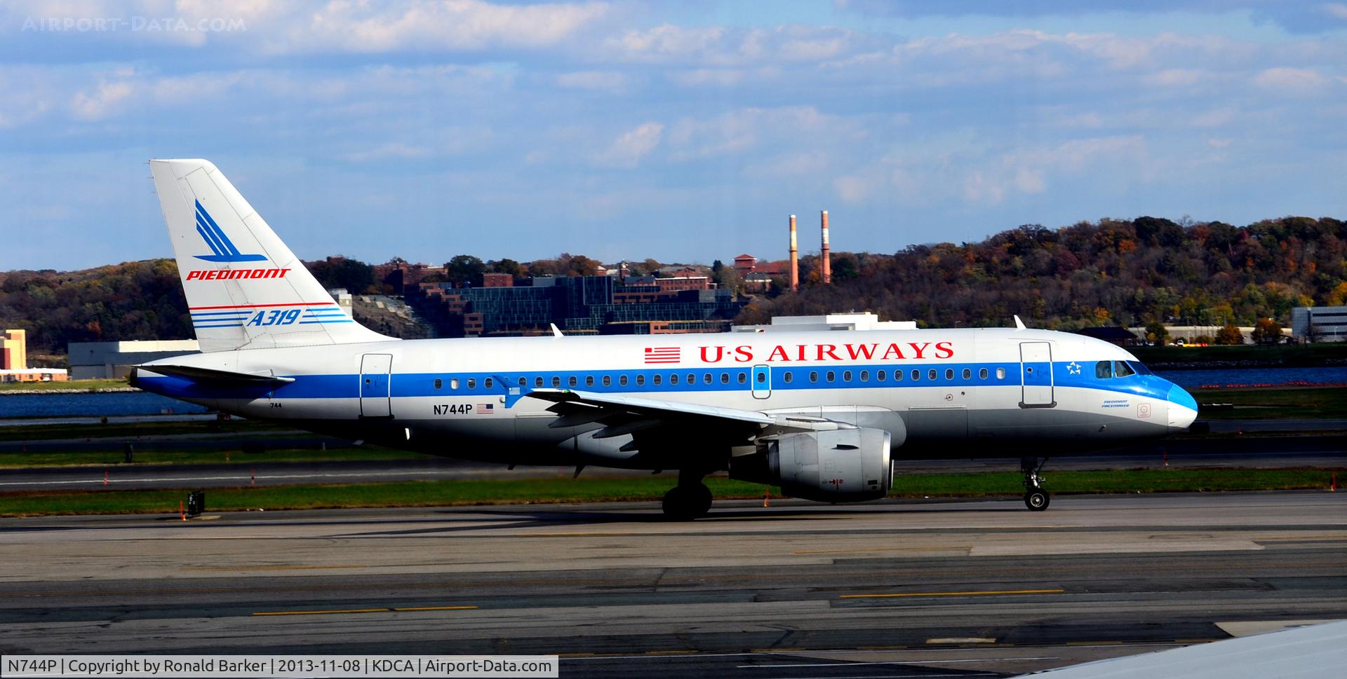 N744P, 2000 Airbus A319-112 C/N 1287, Taxi for takeoff National