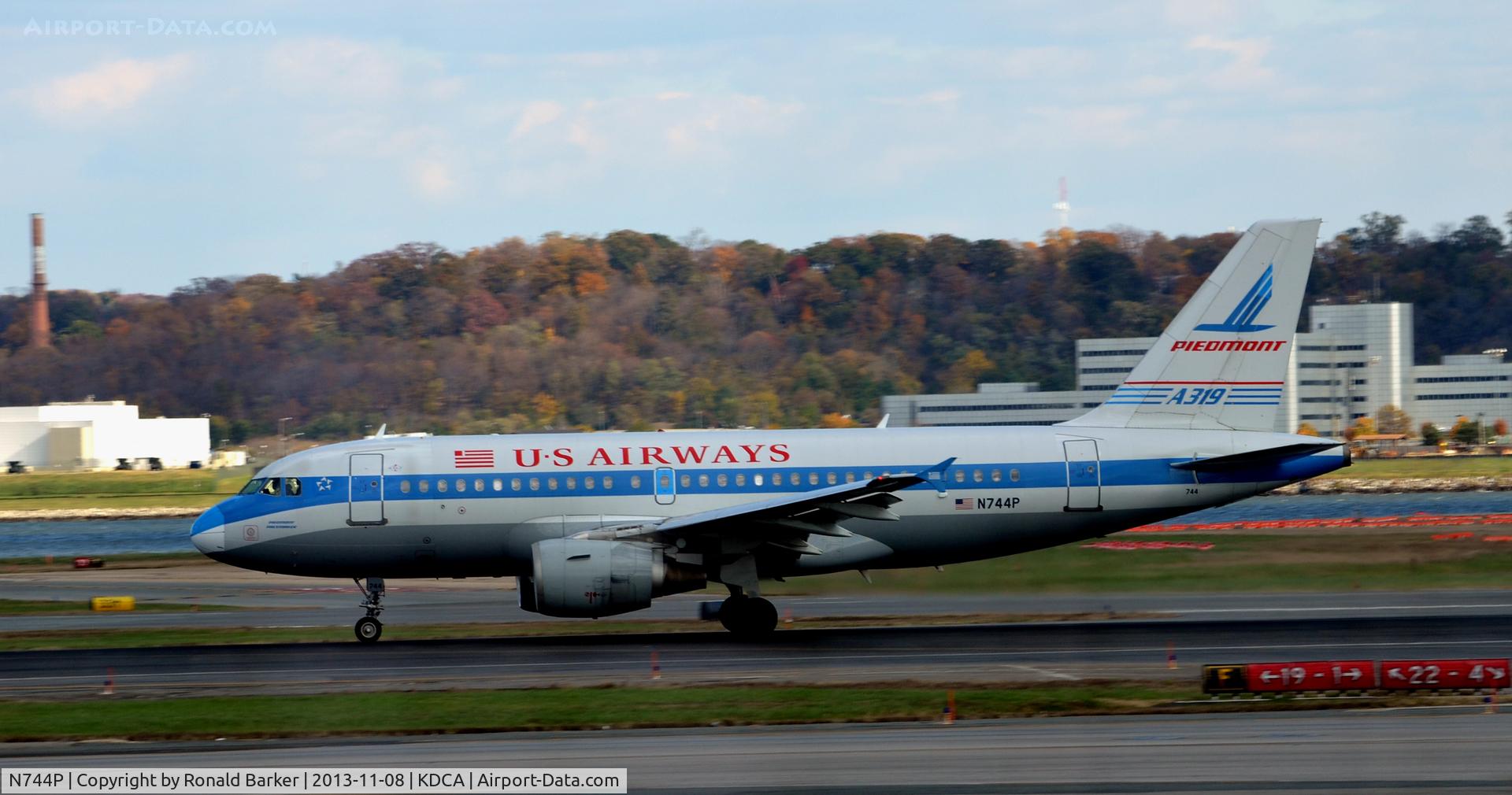 N744P, 2000 Airbus A319-112 C/N 1287, Takeoff roll National