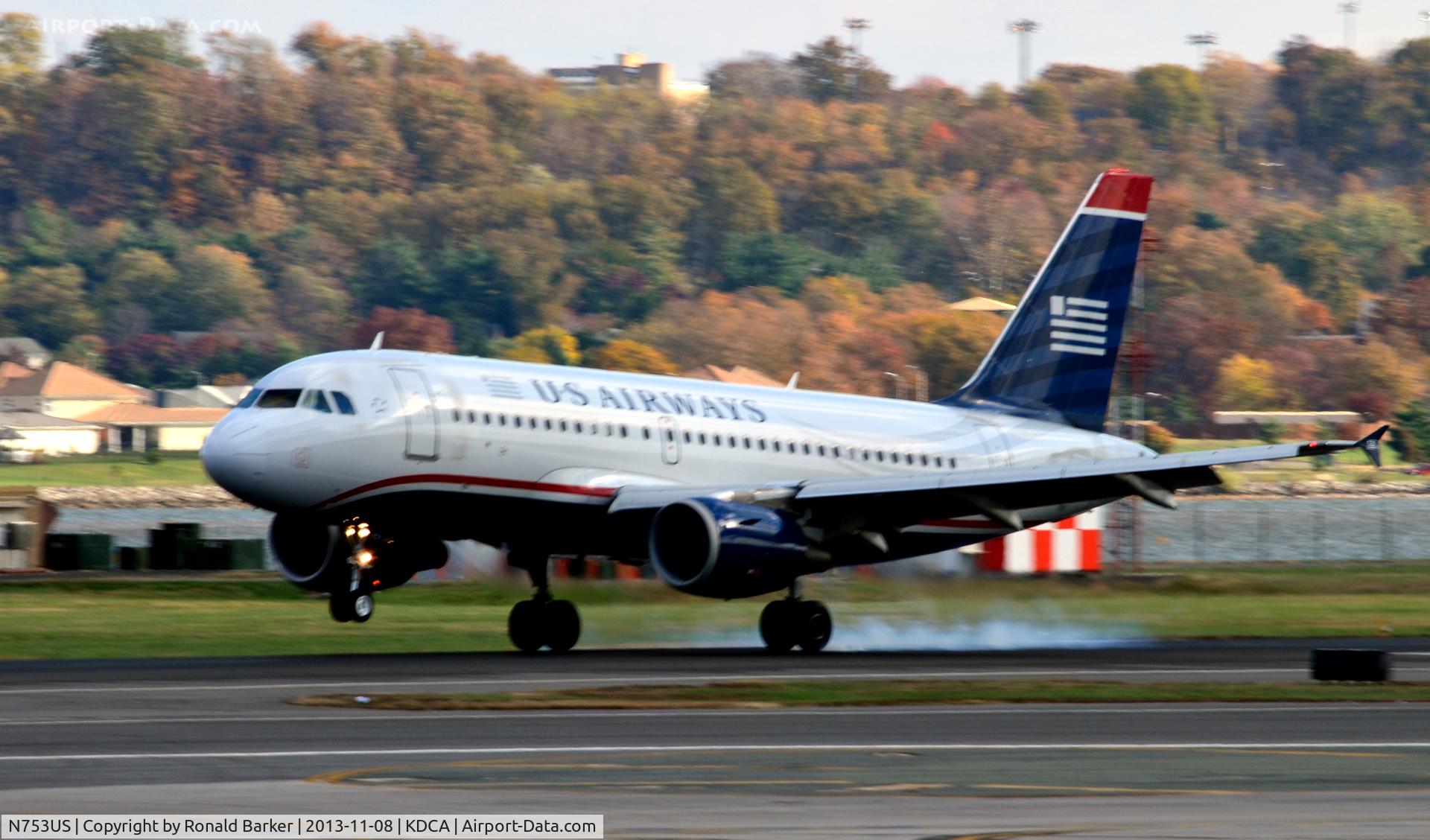 N753US, 2000 Airbus A319-112 C/N 1326, Touch down National