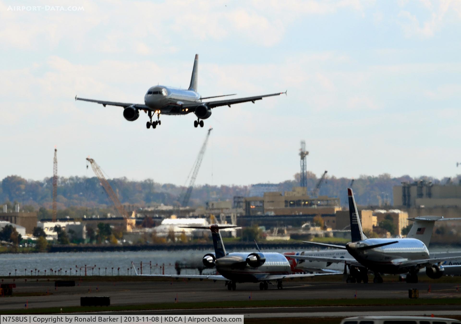 N758US, 2000 Airbus A319-112 C/N 1348, final Approach to National