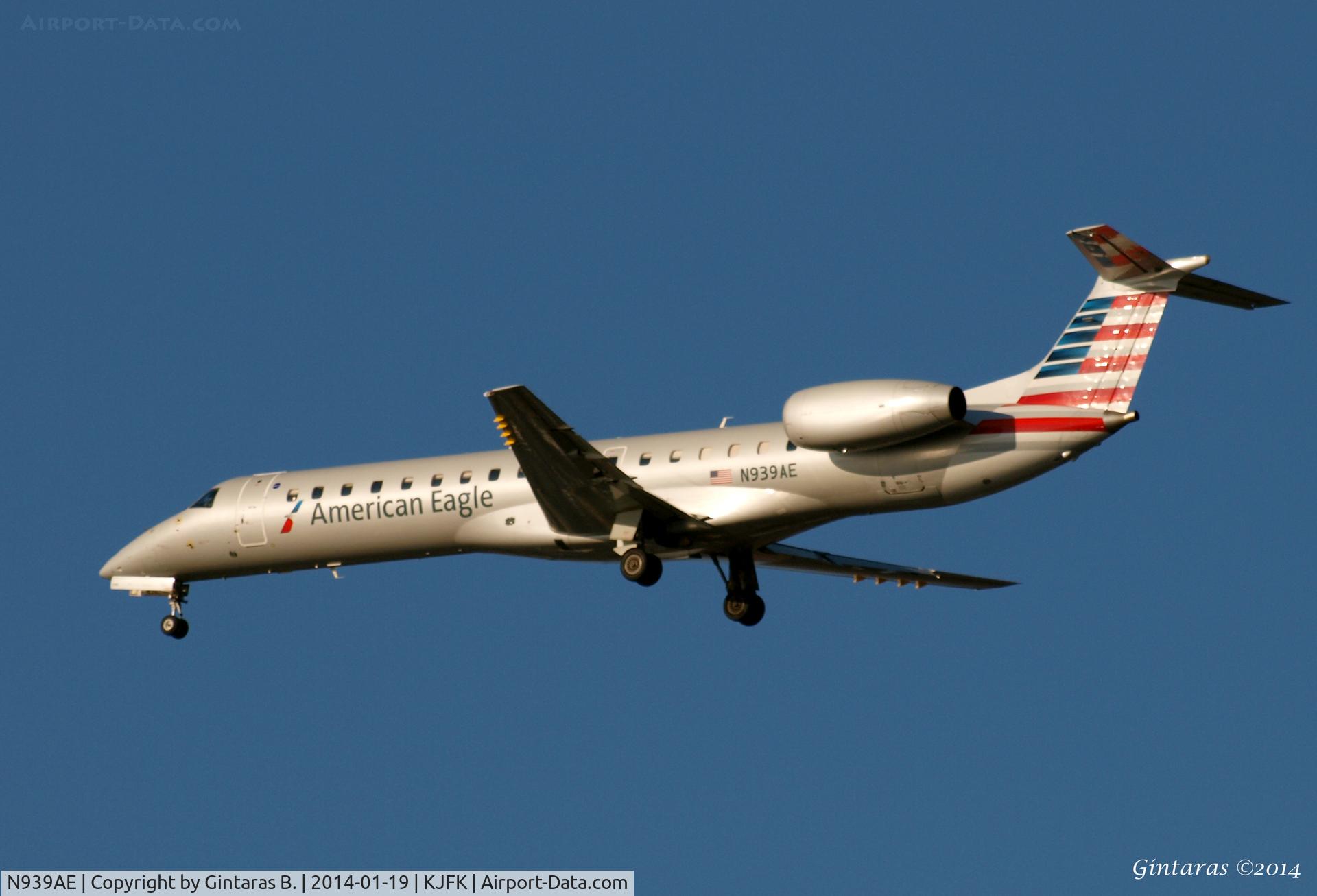 N939AE, 2005 Embraer ERJ-145LR (EMB-145LR) C/N 14500923, Going to a landing on RWY 31R