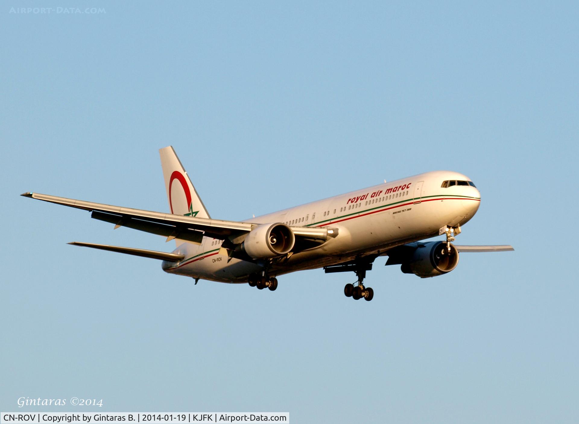CN-ROV, 2000 Boeing 767-3Q8ER C/N 27686, Going to a landing on RWY 22L