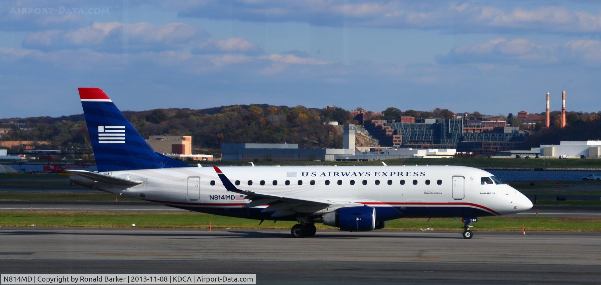 N814MD, 2004 Embraer 170SU (ERJ-170-100SU) C/N 17000033, Taxi National