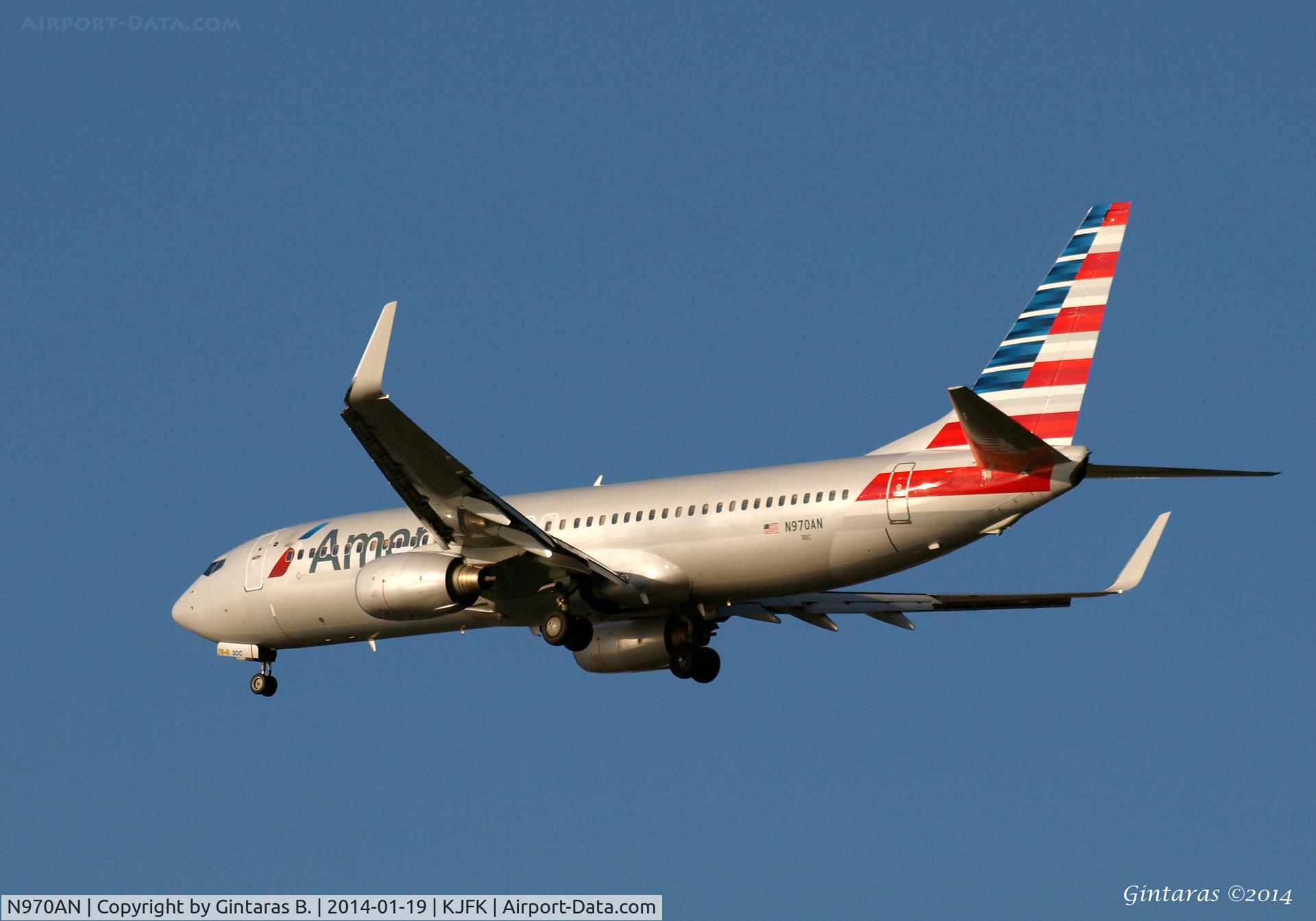 N970AN, 2001 Boeing 737-823 C/N 30096, Going to a landing on RWY 31R