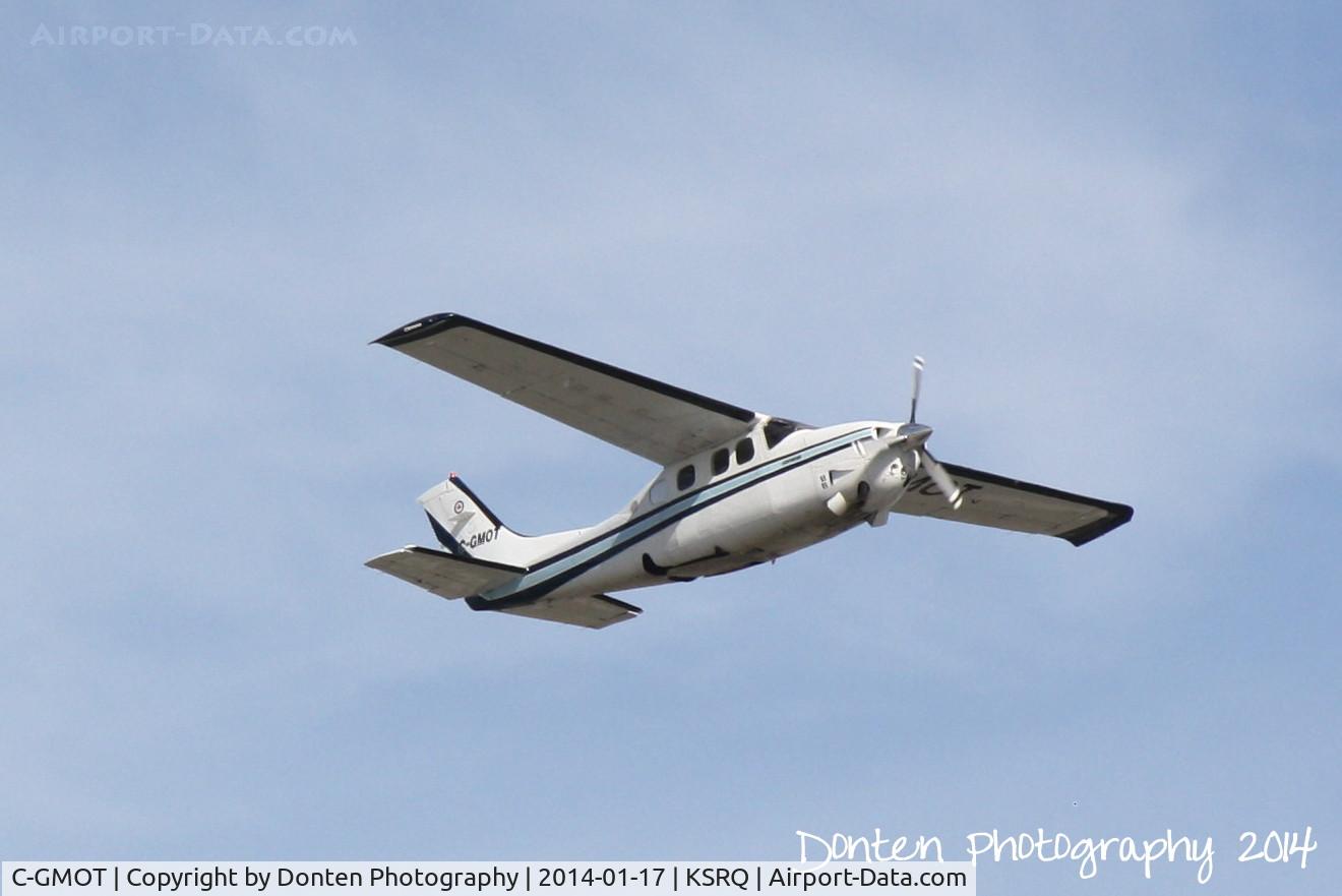 C-GMOT, Cessna P210N Pressurised Centurion C/N P21000518, Cessna Centurion (C-GMOT) departs Sarasota-Bradenton International Airport enroute to Melbourne International Airport