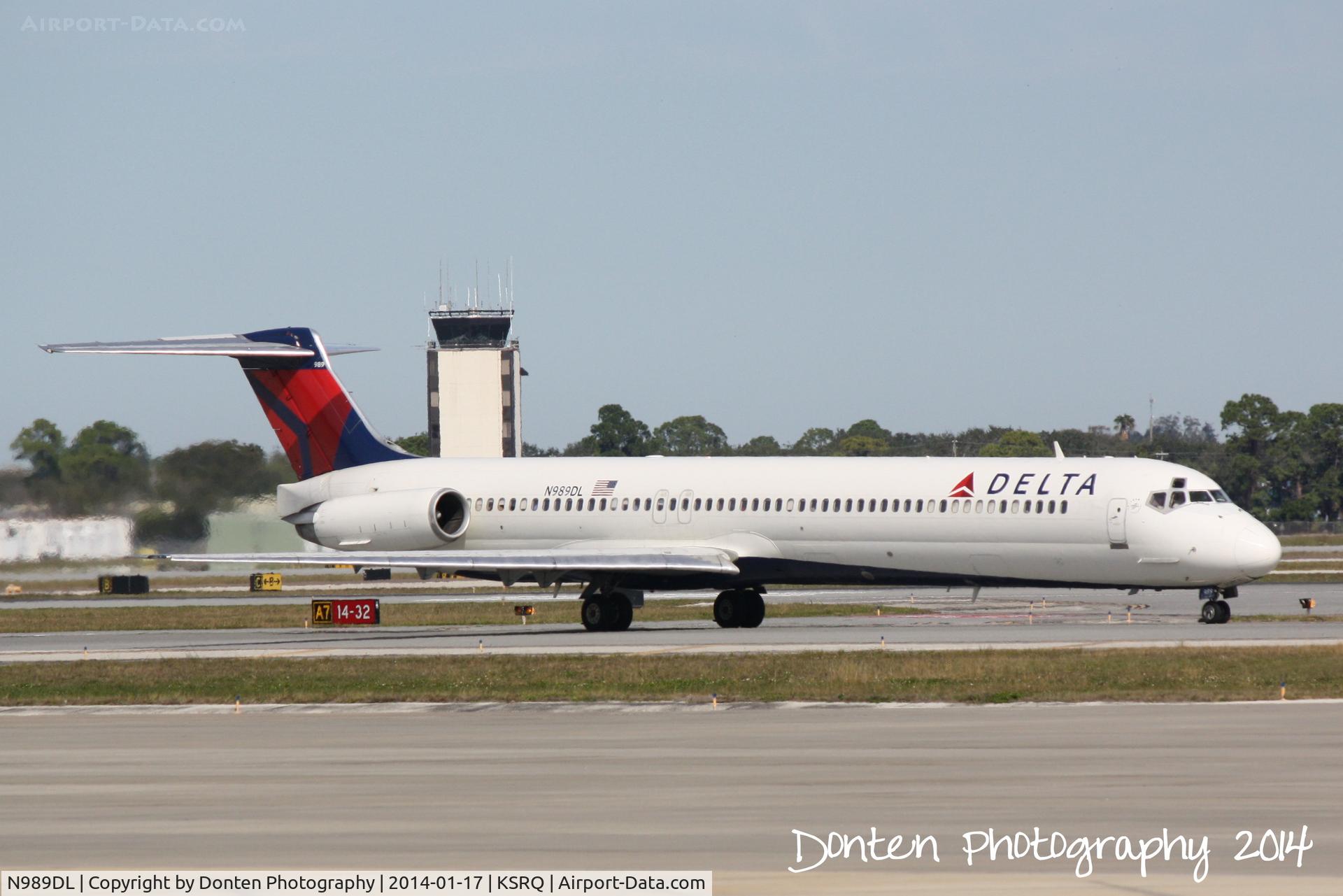 N989DL, 1991 McDonnell Douglas MD-88 C/N 53341, Delta Flight 2298 (N989DL) taxis at Sarasota-Bradenton International Airport