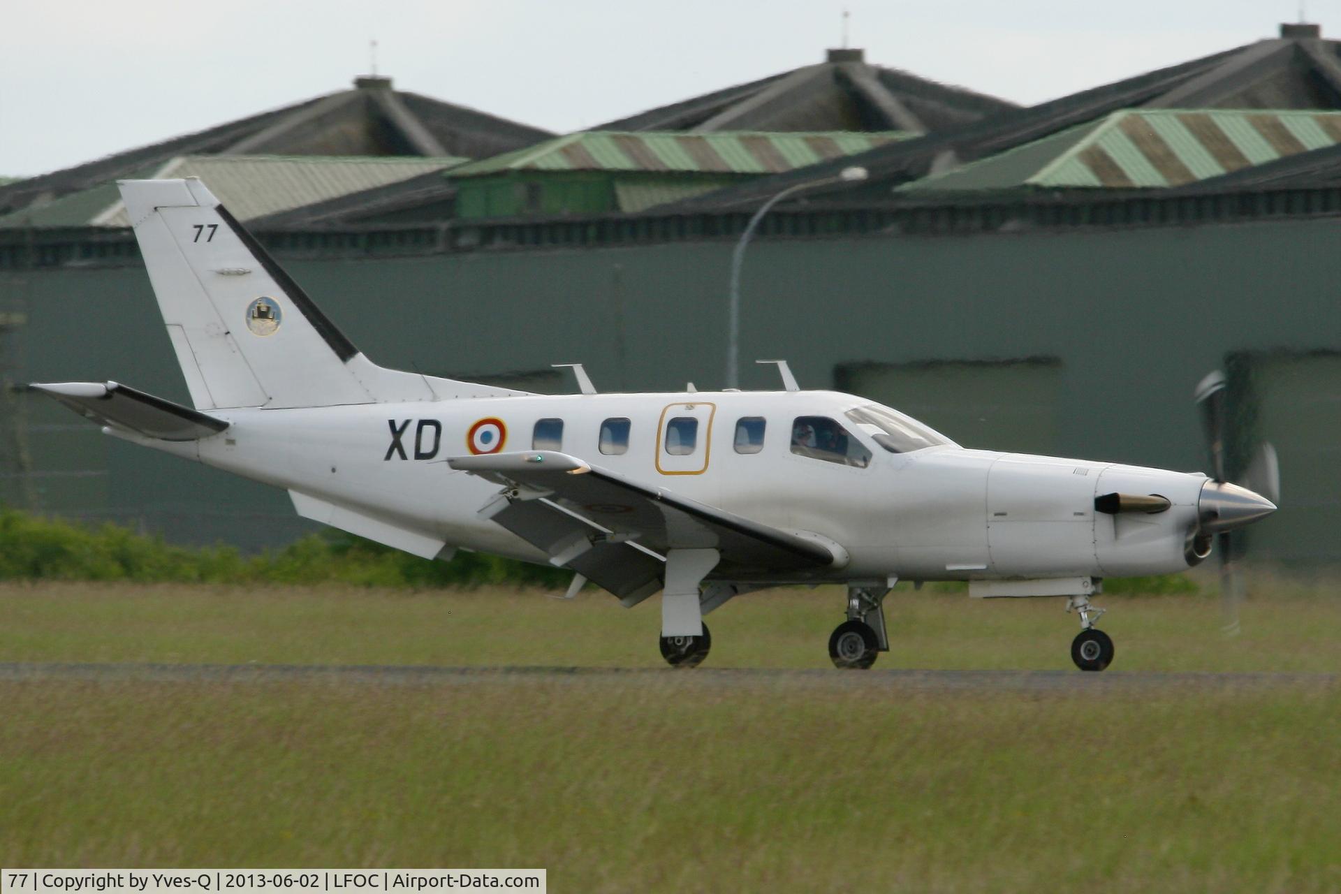 77, Socata TBM-700A C/N 77, Socata TBM-700A, ETM 01.040 Moselle, Landing Rwy 28, Chateaudun Air Base 279 (LFOC) open day 2013