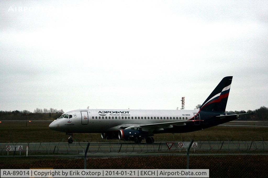 RA-89014, 2013 Sukhoi Superjet 100-95B C/N 95025, RA-89014 on the SU-flight from SVO instead of an A320 Family a/c