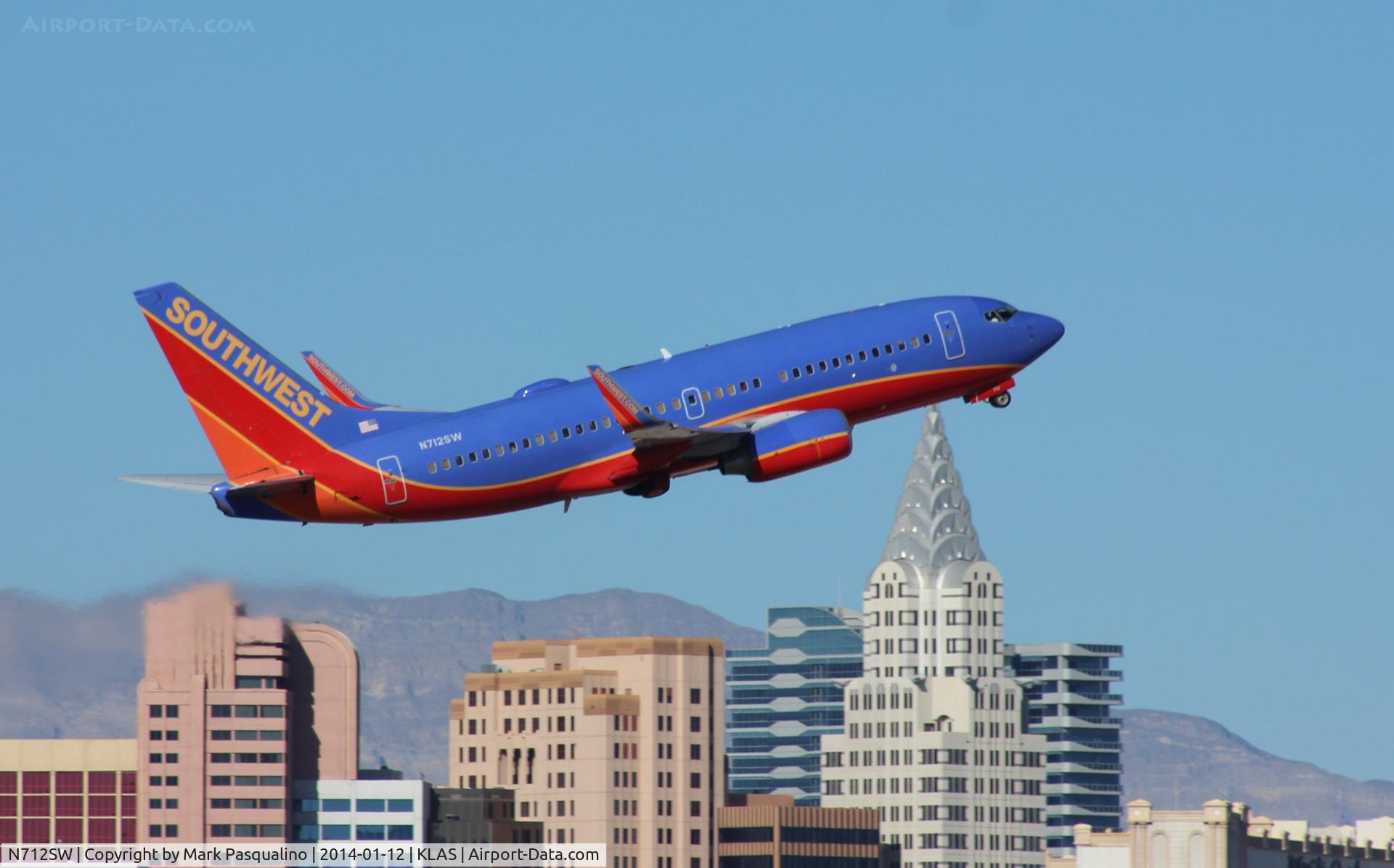 N712SW, 1998 Boeing 737-7H4 C/N 27846, Boeing 737-700