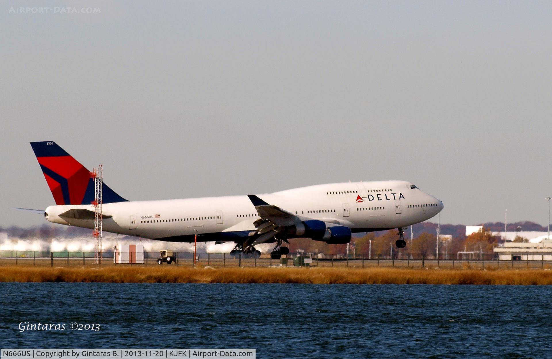 N666US, 1989 Boeing 747-451 C/N 23821, Landing on RWY 4R, JFK