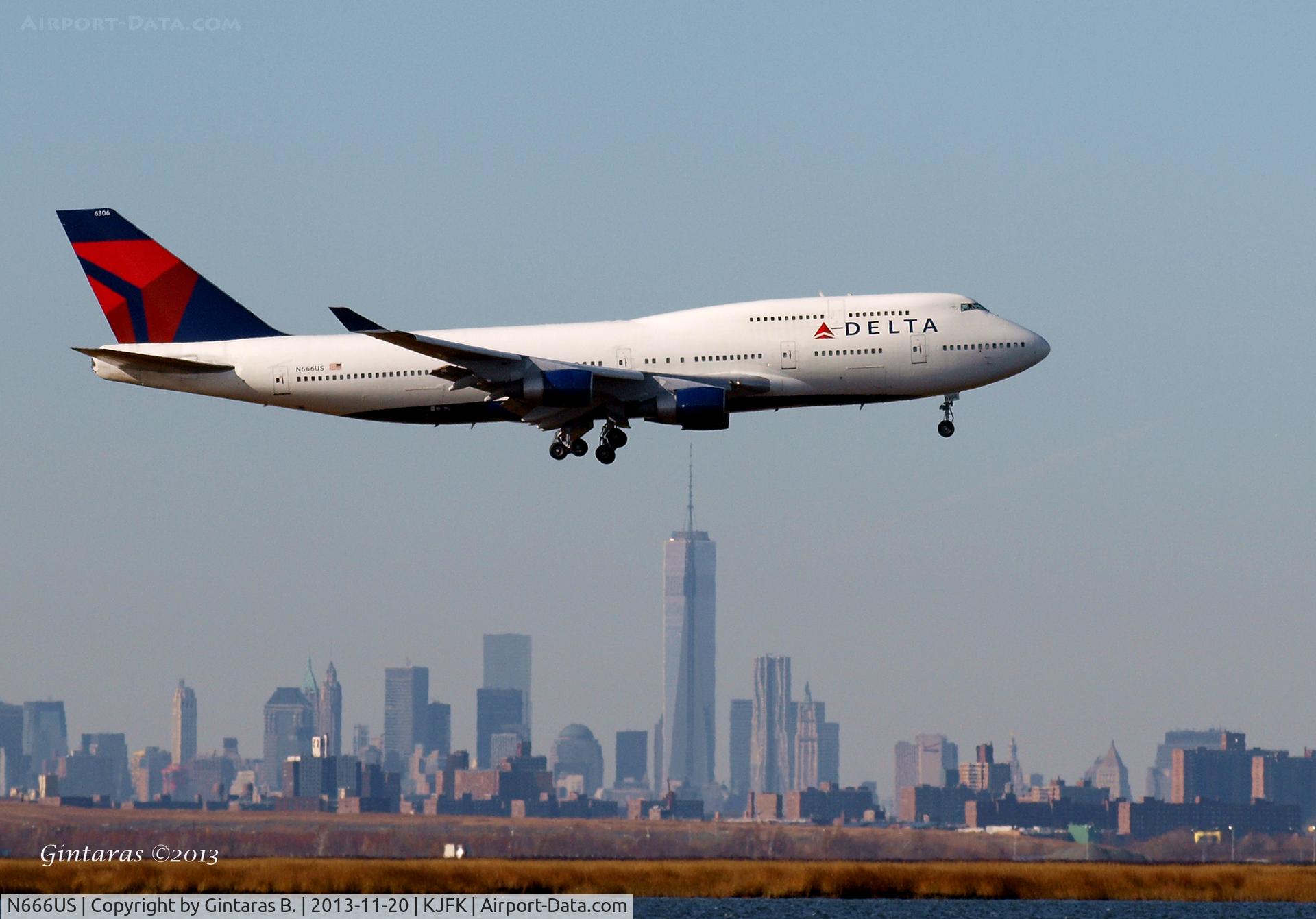 N666US, 1989 Boeing 747-451 C/N 23821, Going to a landing on RWY 4L, JFK