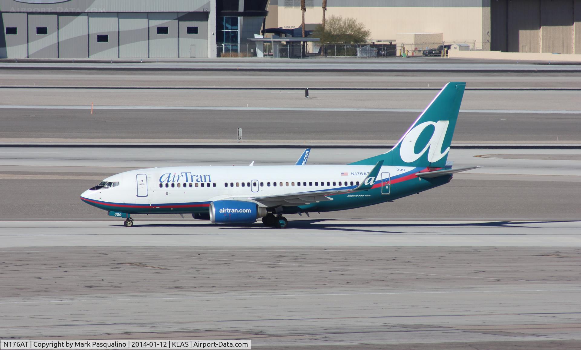 N176AT, 2005 Boeing 737-76N C/N 32654, Boeing 737-700