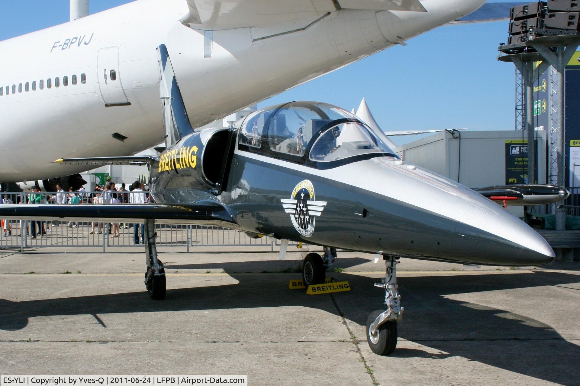 ES-YLI, Aero L-39 Albatros C/N 691876, Aero L-39C Albatros,  Breitling Aerobatic Team, Paris Le Bourget (LFPB-LBG) Air Show in june 2011