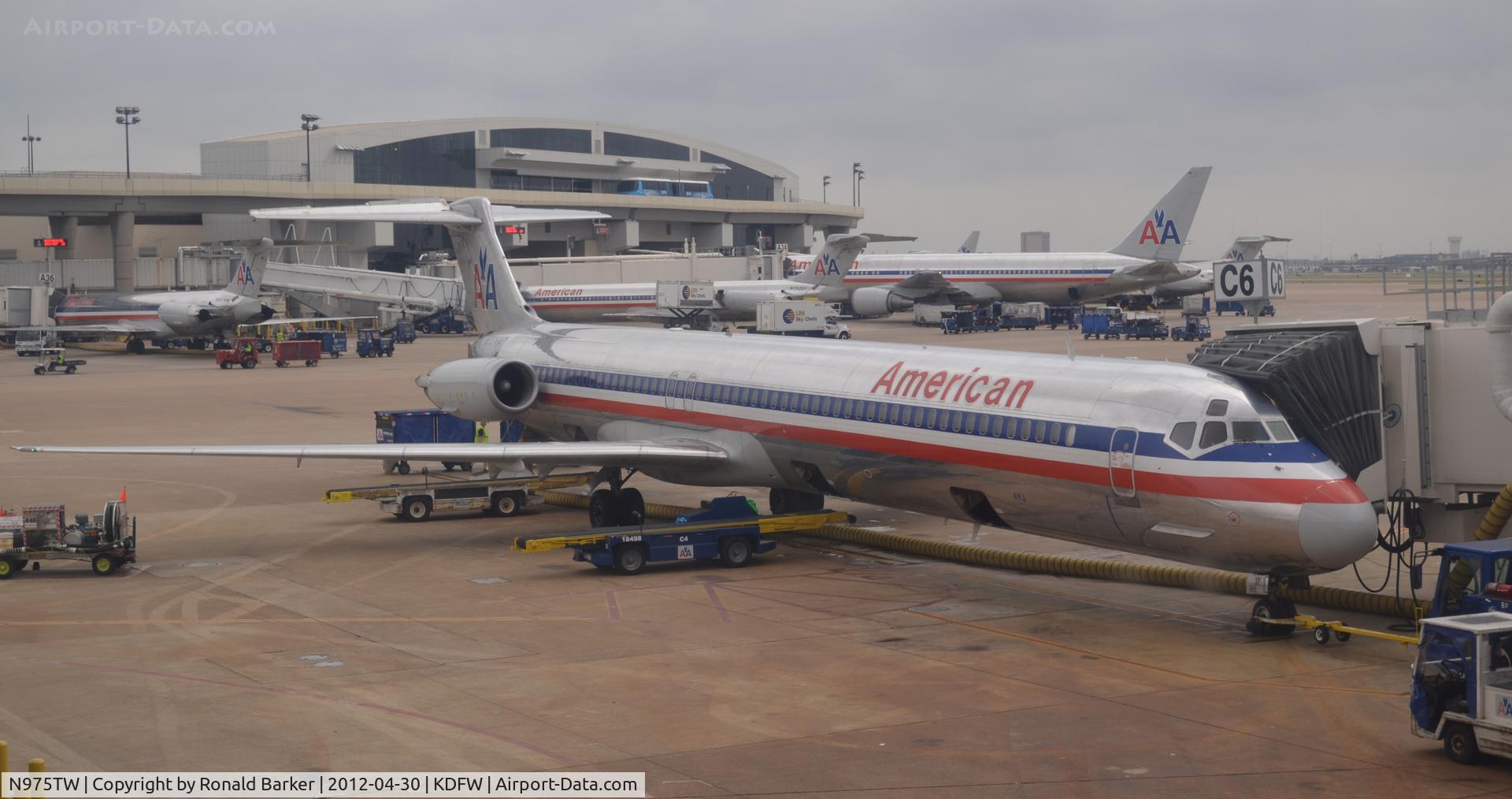 N975TW, 1999 McDonnell Douglas MD-83 (DC-9-83) C/N 53625, Fleet number 4YJ Gate C6 DFW