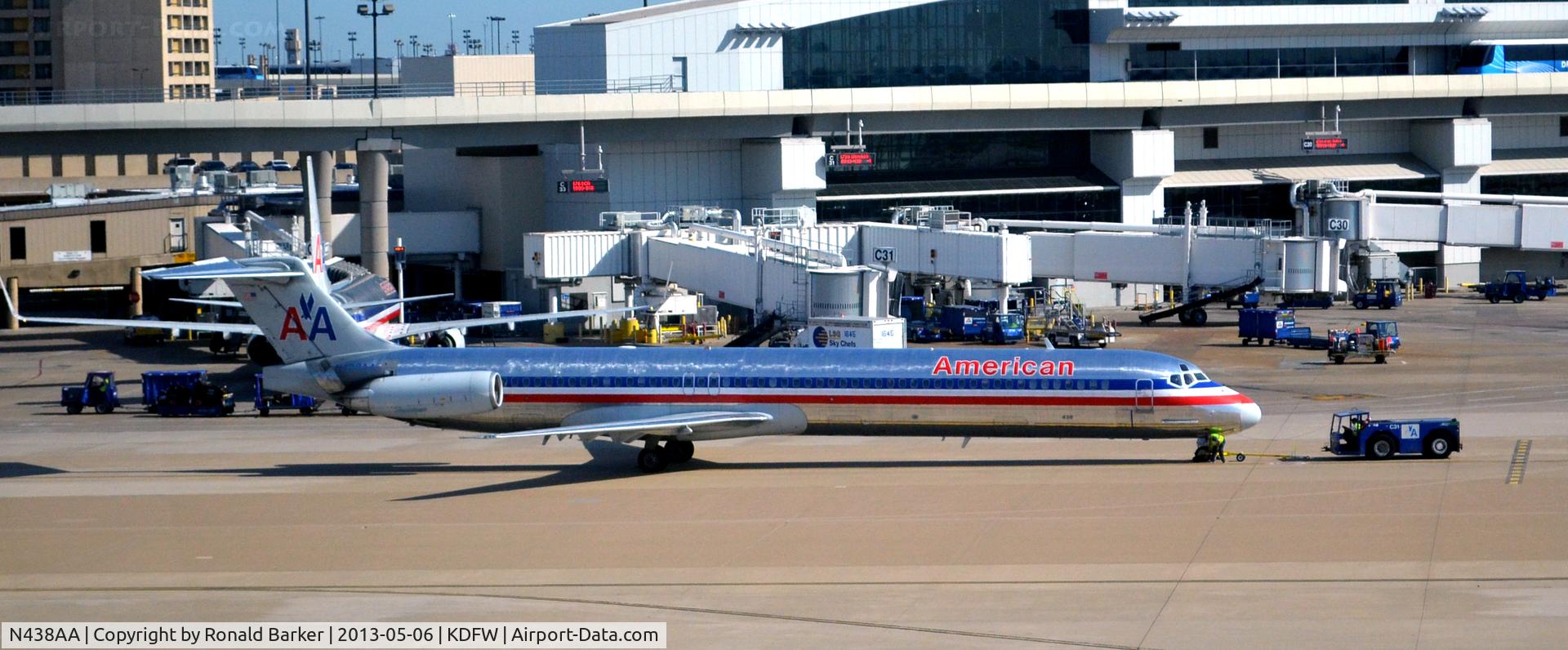 N438AA, 1987 McDonnell Douglas MD-83 (DC-9-83) C/N 49456, Fleet number 438 towed DFW