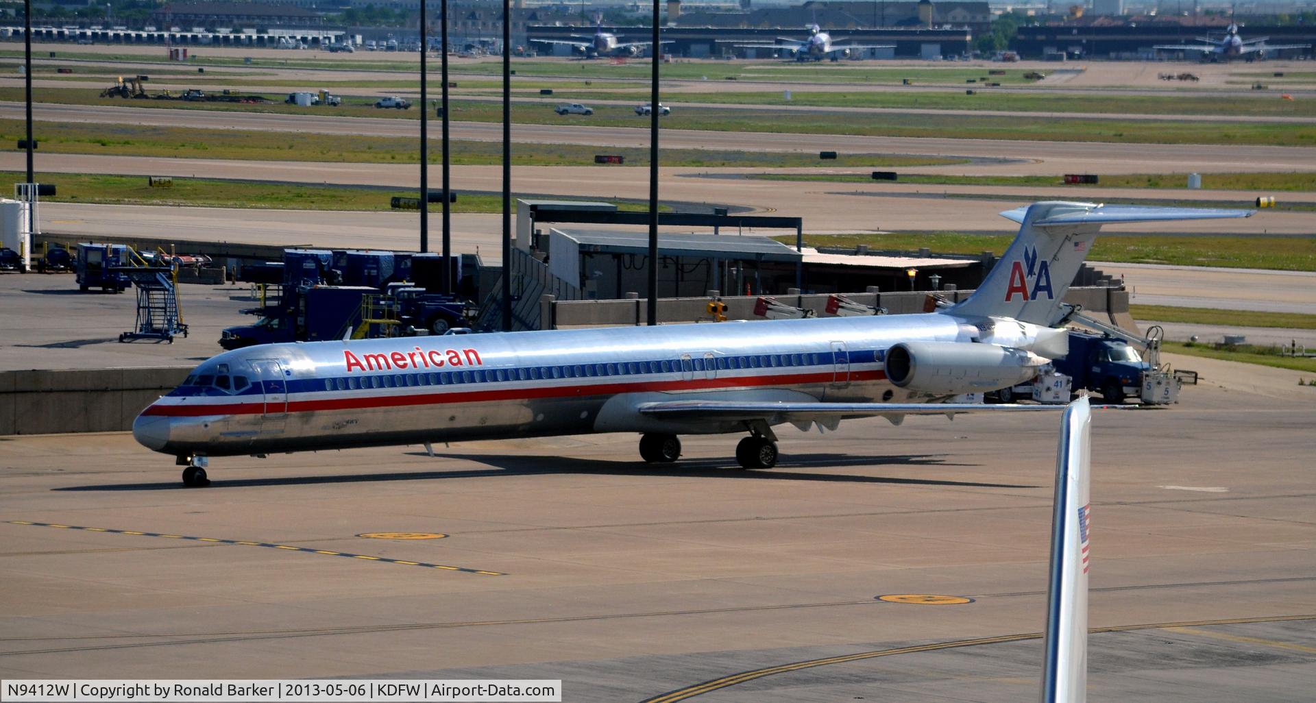 N9412W, 1995 McDonnell Douglas MD-83 (DC-9-83) C/N 53187, Fleet number 4WV taxi DFW