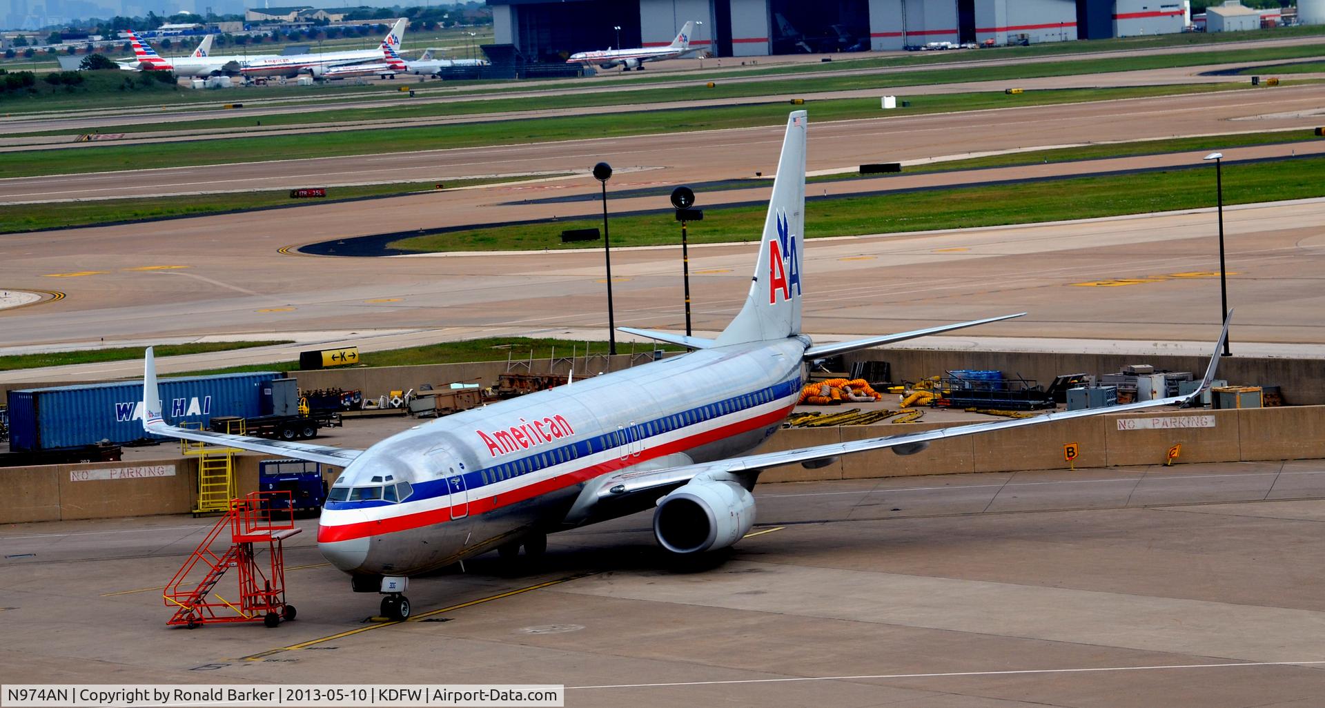 N974AN, 2001 Boeing 737-823 C/N 30098, Fleet number 3DG DFW