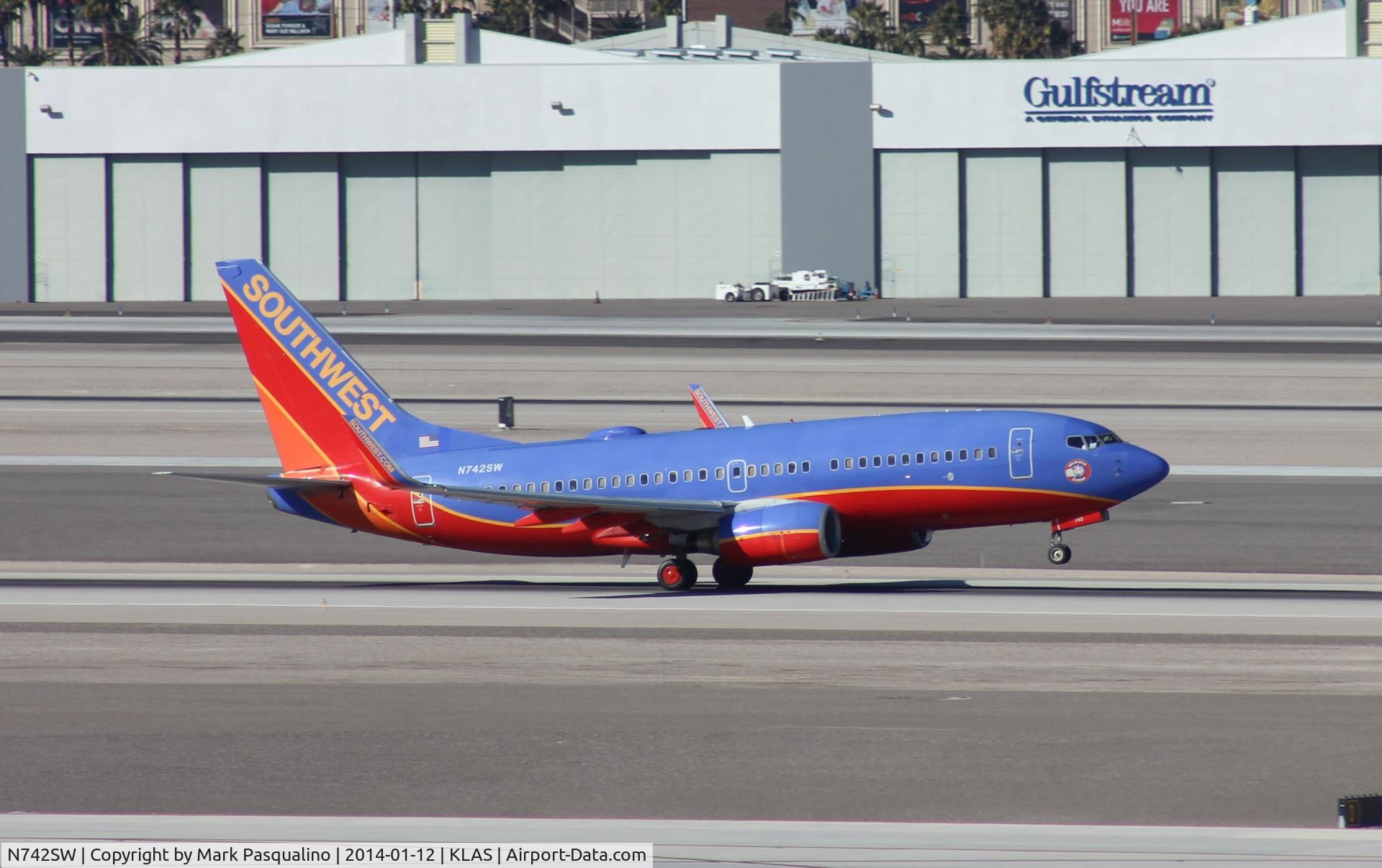 N742SW, 1998 Boeing 737-7H4 C/N 29278, Boeing 737-700