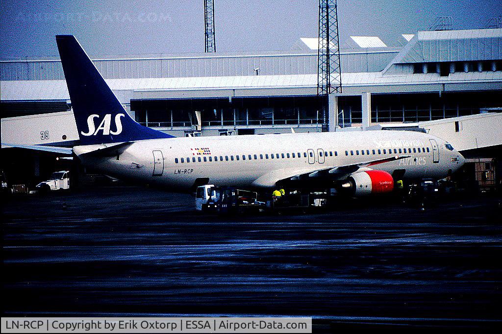 LN-RCP, 2000 Boeing 737-883 C/N 28320, LN-RCP at the domestic terminal in ARN