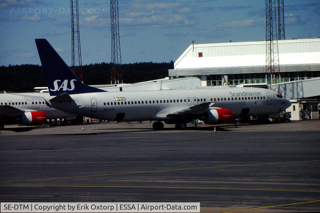 SE-DTM, 2000 Boeing 737-883 C/N 28320, SE-DTM at the domestic terminal in ARN