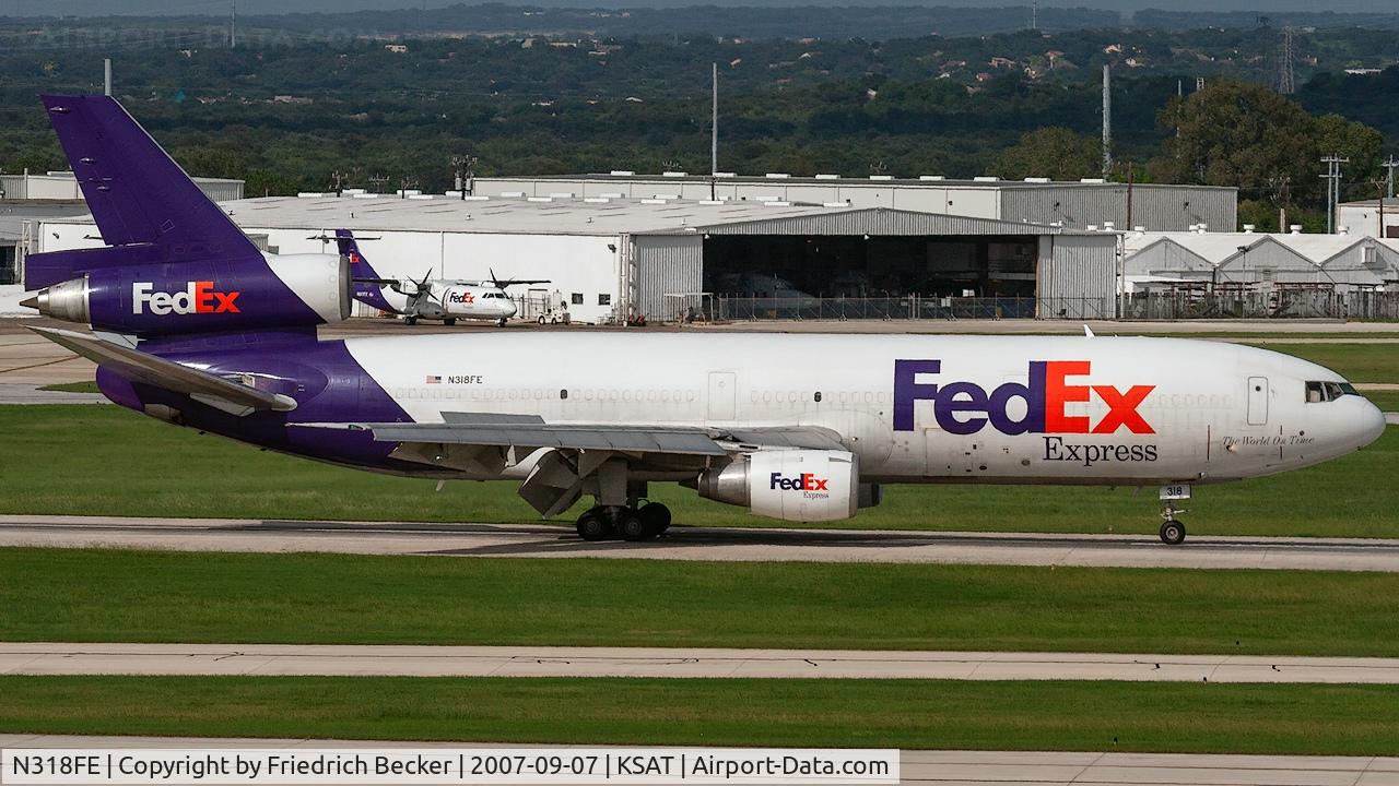 N318FE, 1979 McDonnell Douglas MD-10-30F C/N 46837, decelerating after touchdown